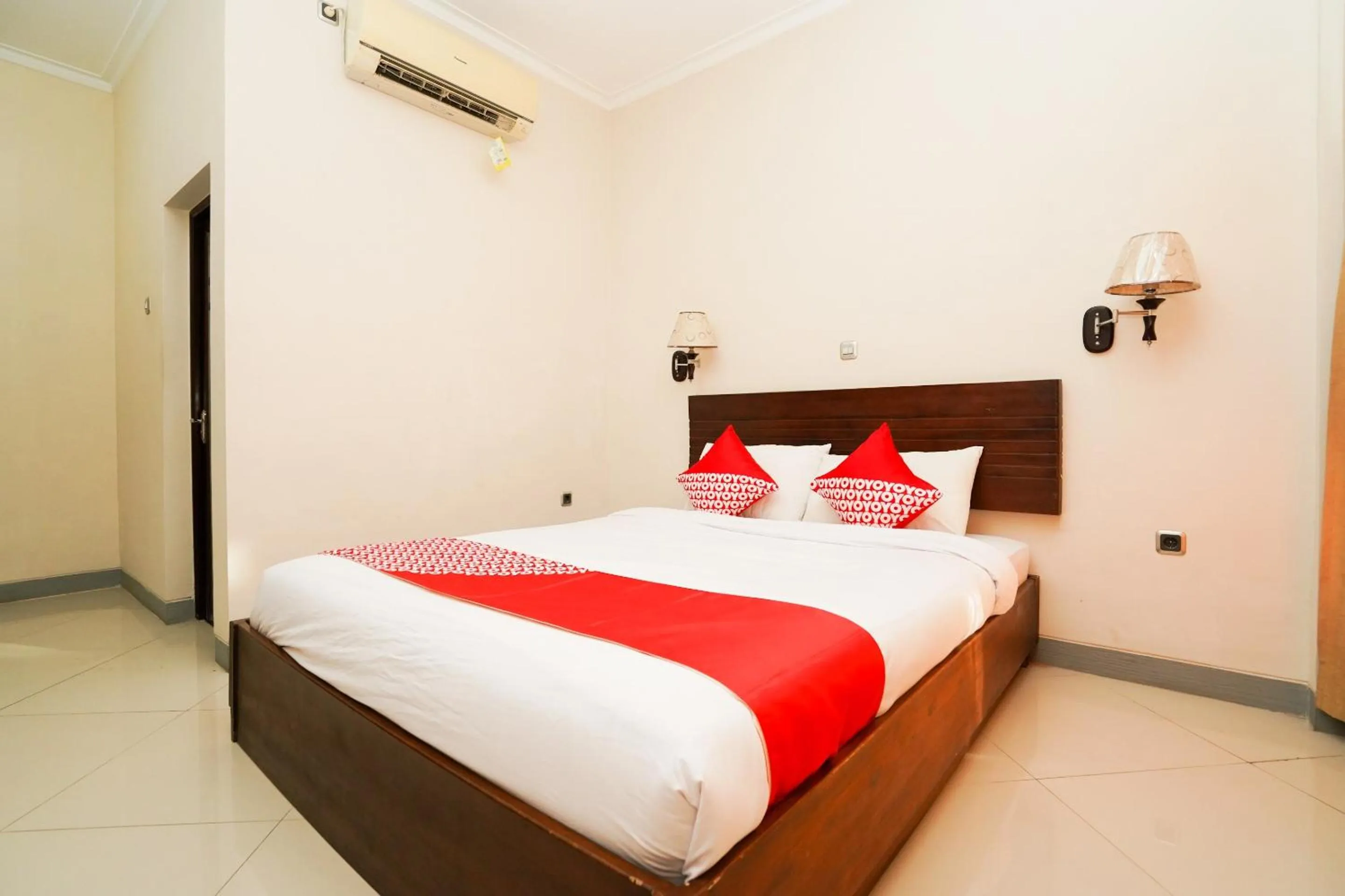 Bedroom, Bed in Capital O 1430 Hotel Ratna Syariah