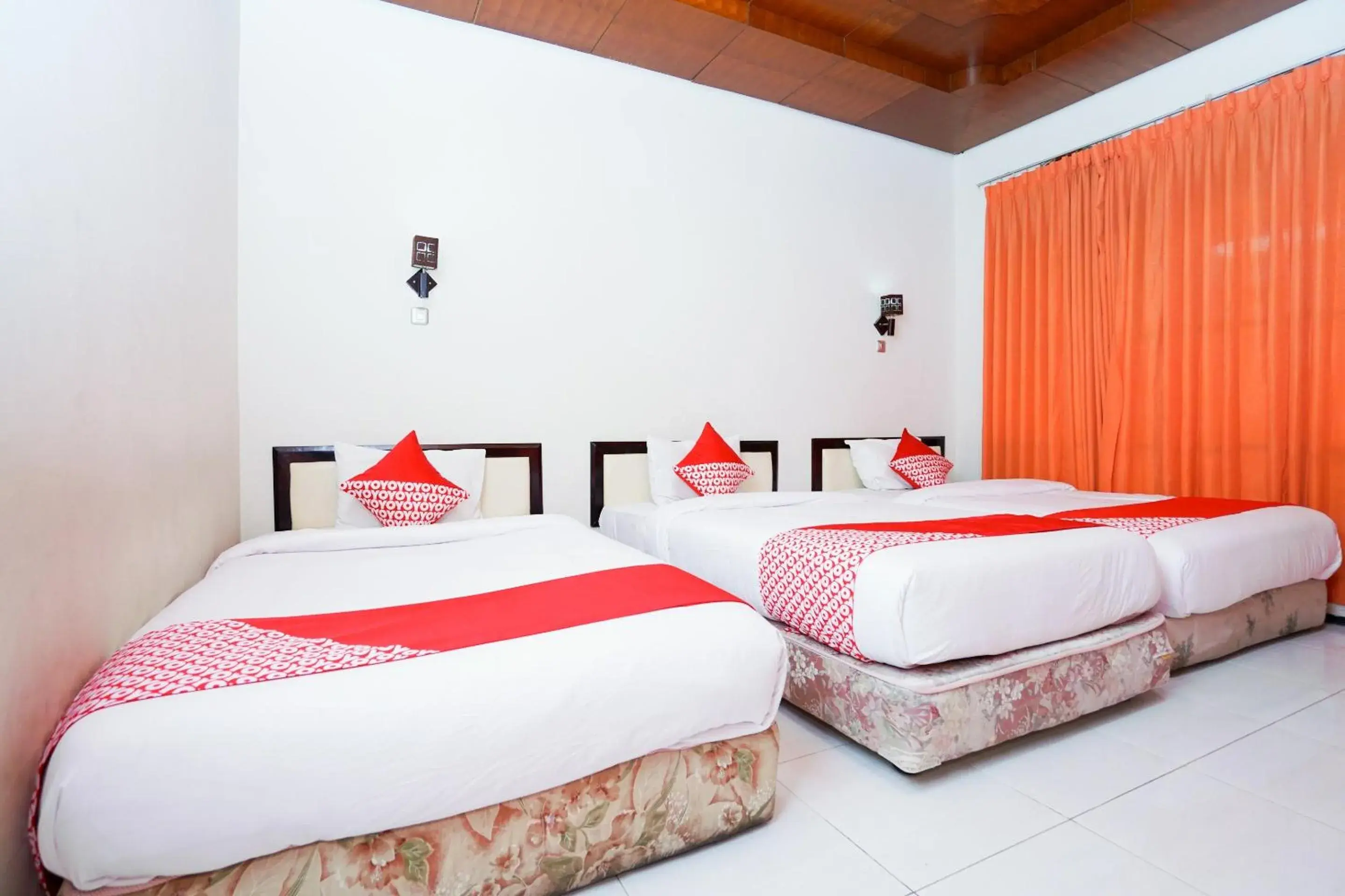 Bedroom in Capital O 1430 Hotel Ratna Syariah Bedroom in Capital O 1430 Hotel Ratna Syariah