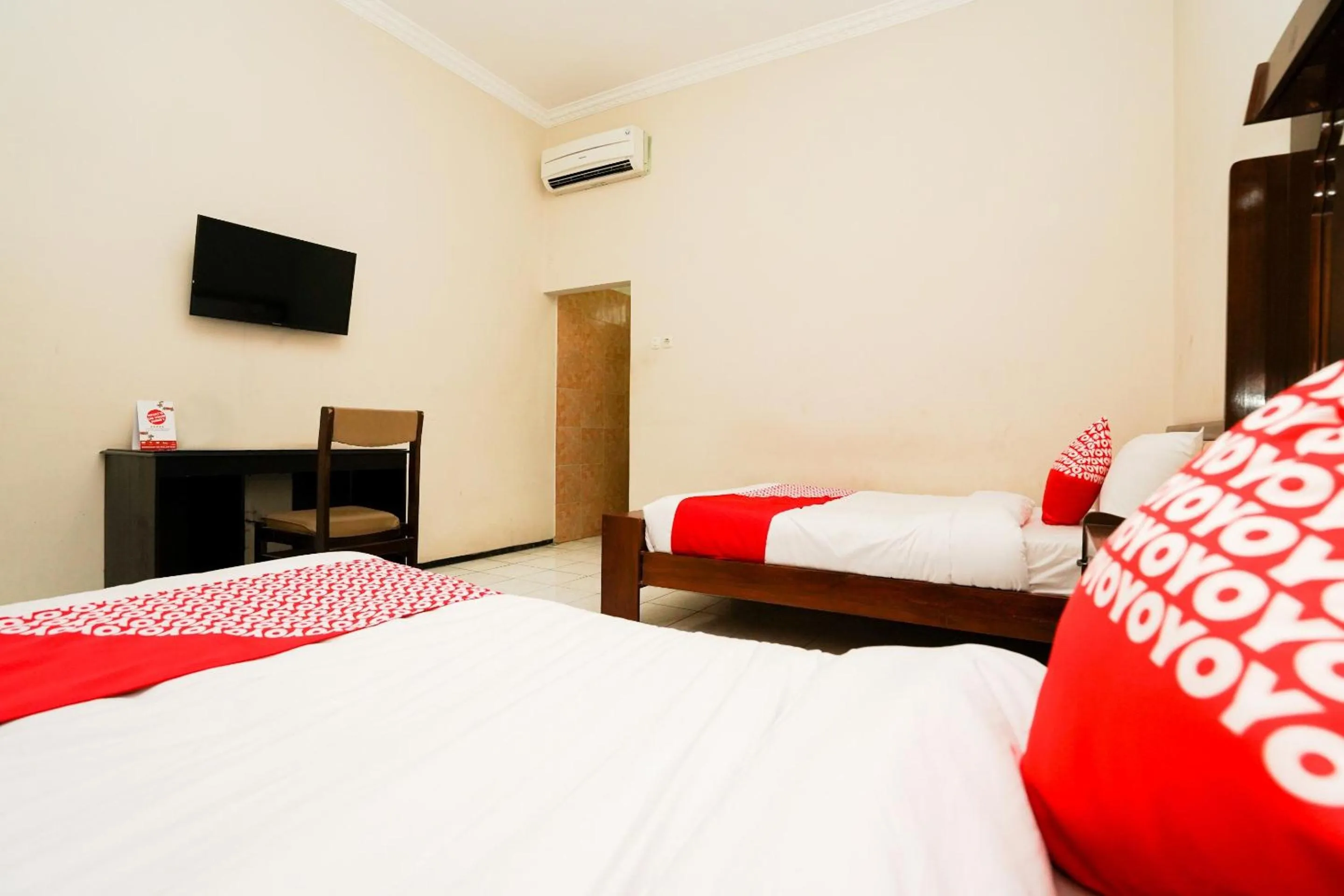 Bedroom, Bed in Capital O 1430 Hotel Ratna Syariah