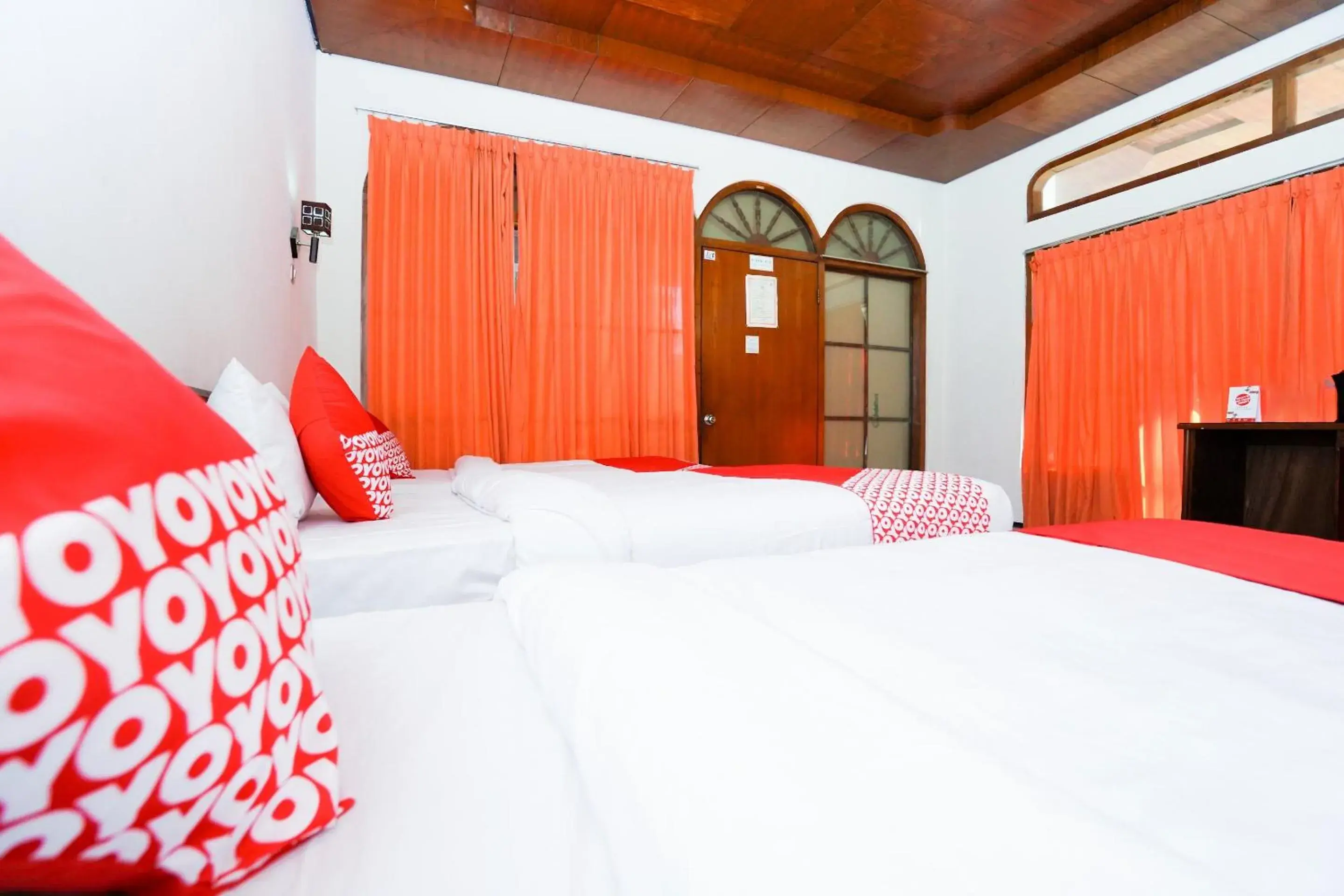 Bedroom in Capital O 1430 Hotel Ratna Syariah Bedroom in Capital O 1430 Hotel Ratna Syariah