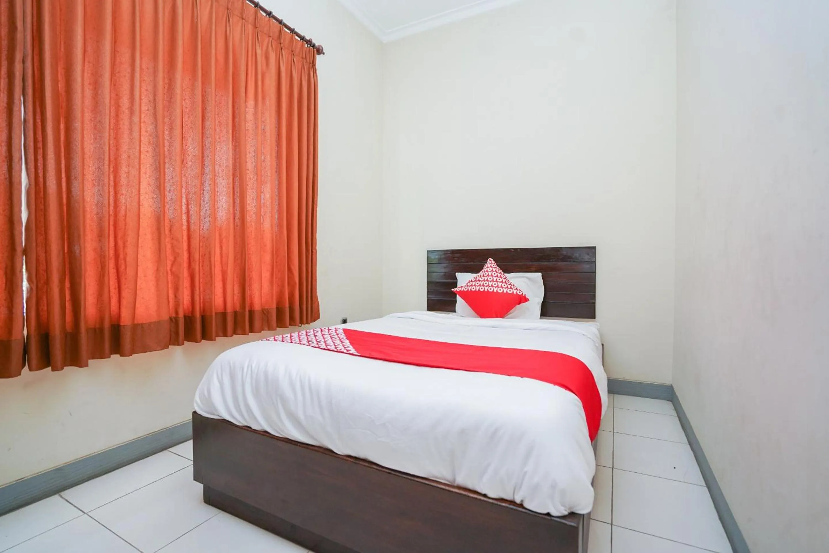 Bedroom, Bed in Capital O 1430 Hotel Ratna Syariah