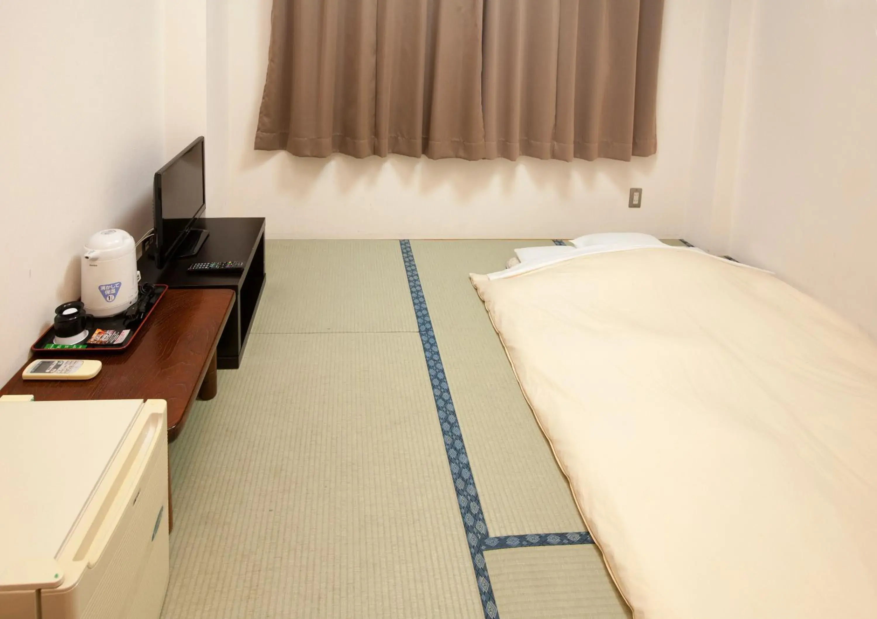 Photo of the whole room, Bed in Business Hotel Isesaki Heisei Inn Photo of the whole room, Bed in Business Hotel Isesaki Heisei Inn