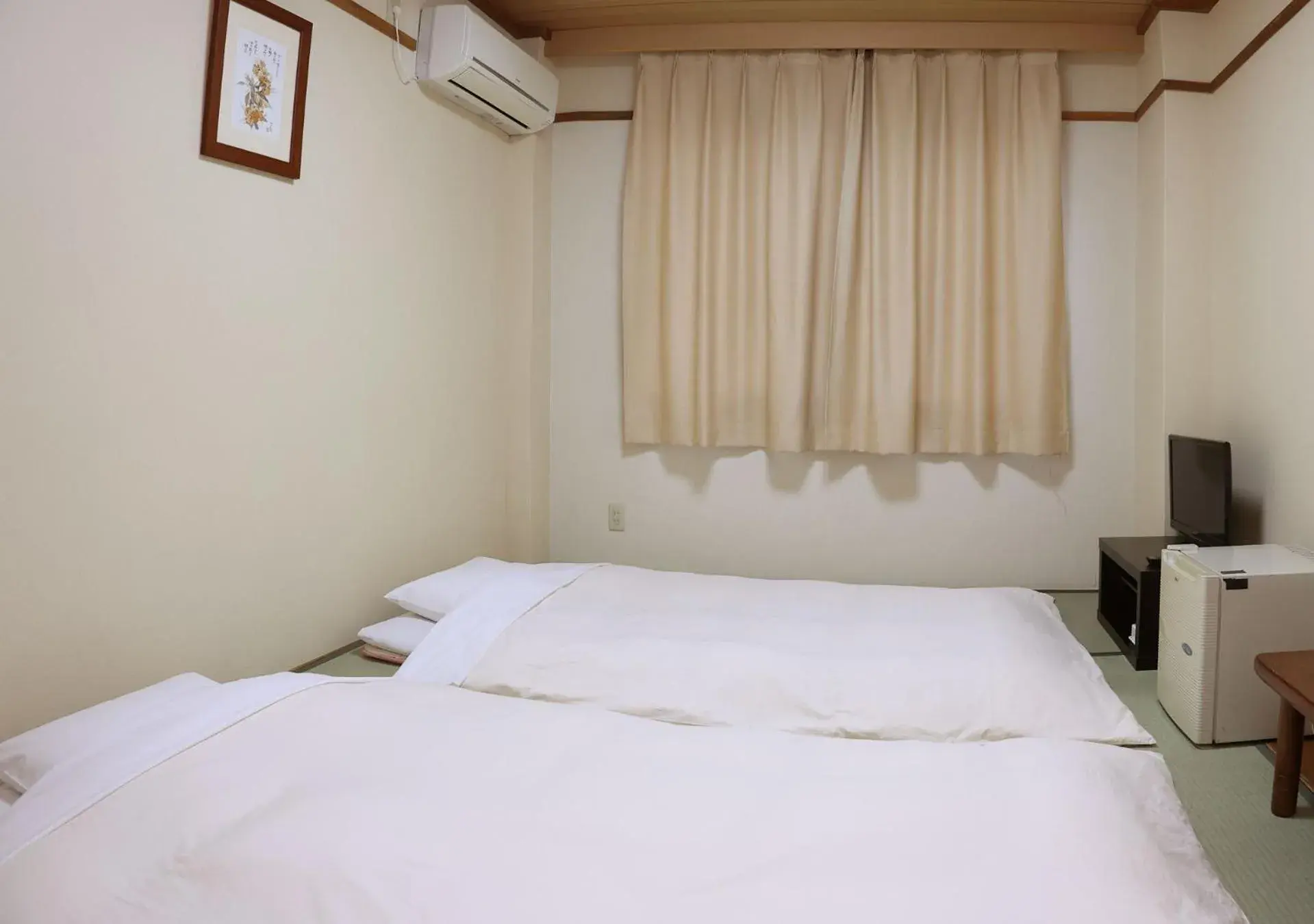 Japanese-Style Twin Room - single occupancy - Non-Smoking in Business Hotel Isesaki Heisei Inn Japanese-Style Twin Room - single occupancy - Non-Smoking in Business Hotel Isesaki Heisei Inn