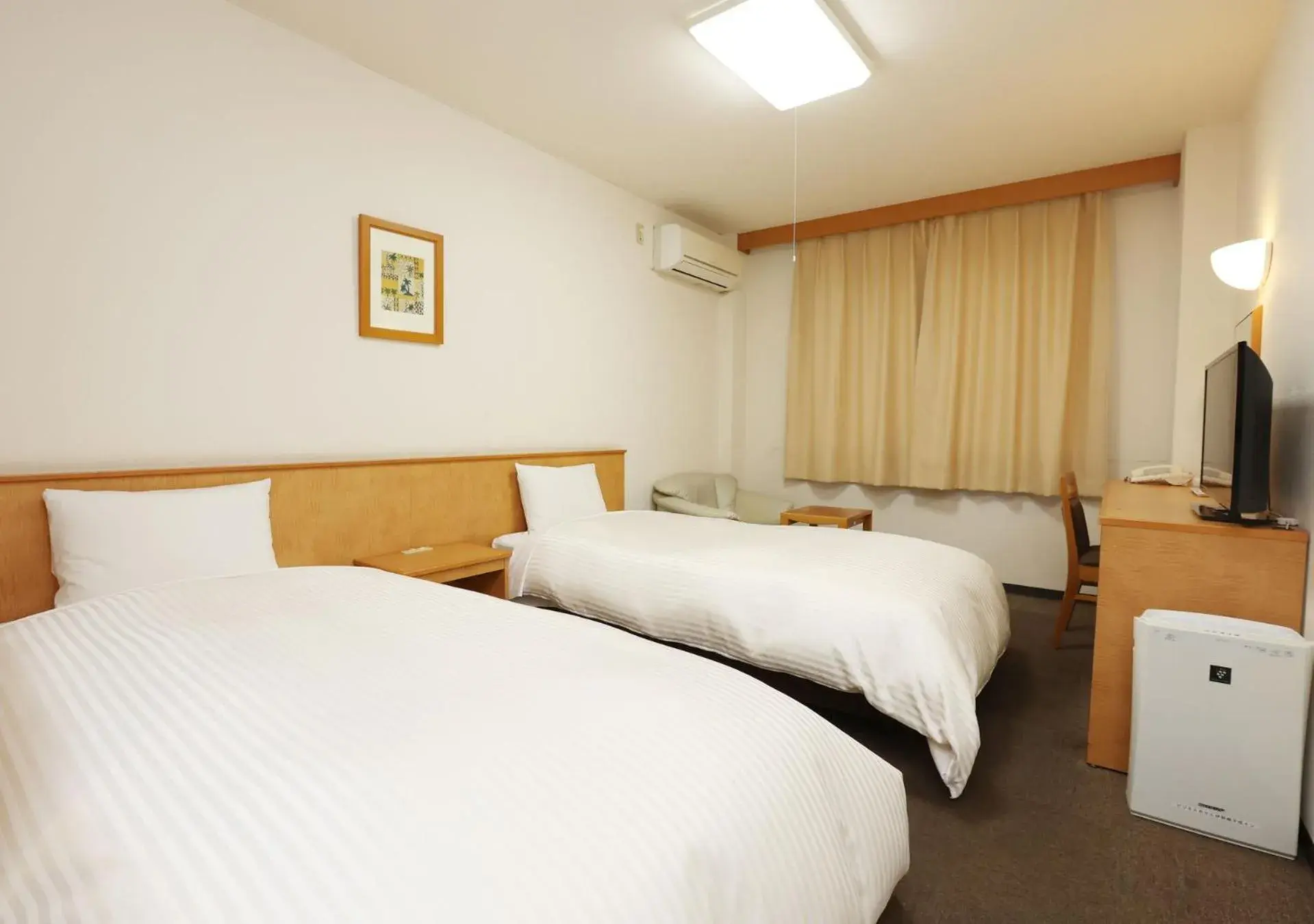 Photo of the whole room, Bed in Business Hotel Isesaki Heisei Inn Photo of the whole room, Bed in Business Hotel Isesaki Heisei Inn