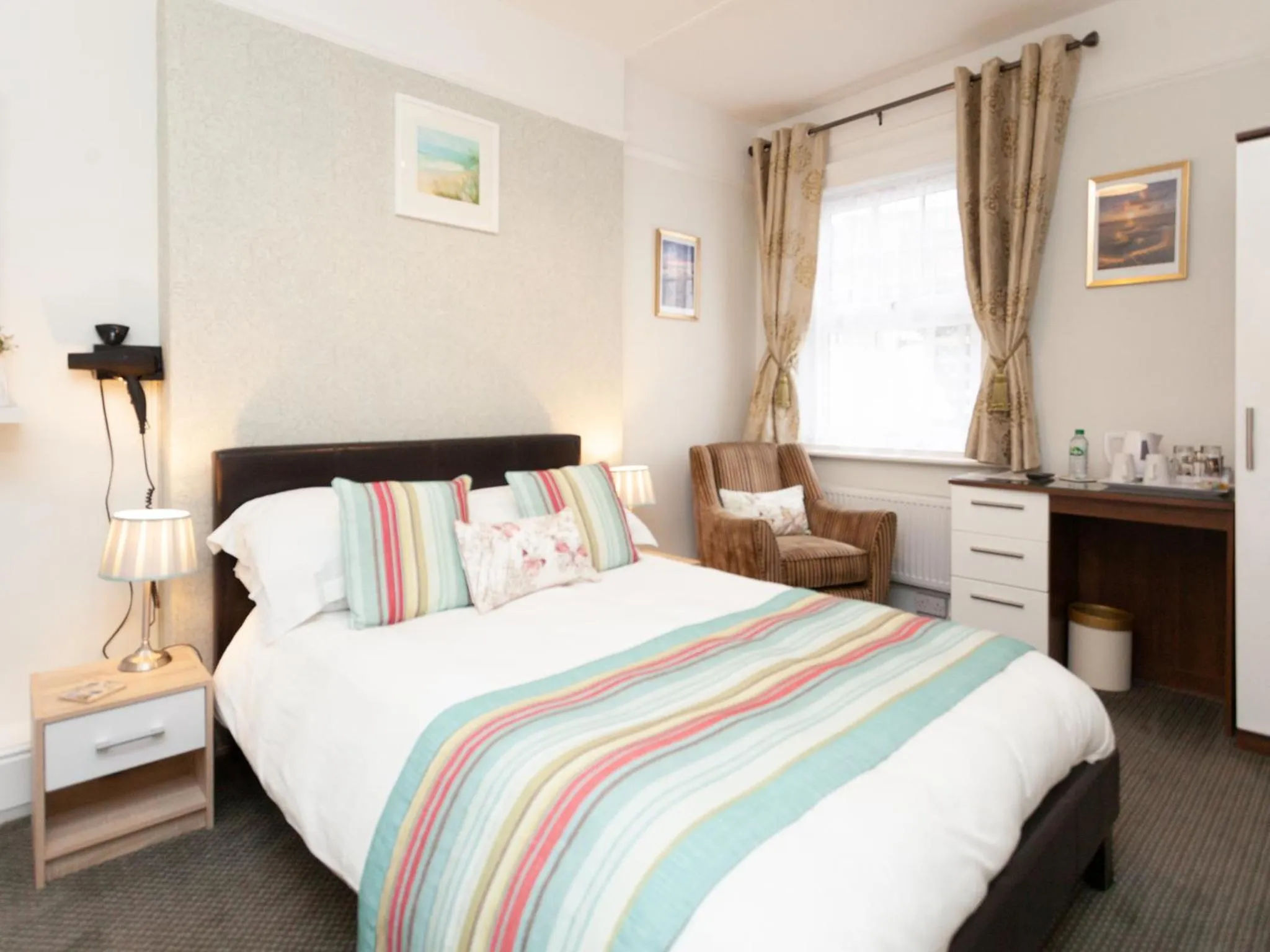 Bedroom, Bed in The Ravenswood B&B