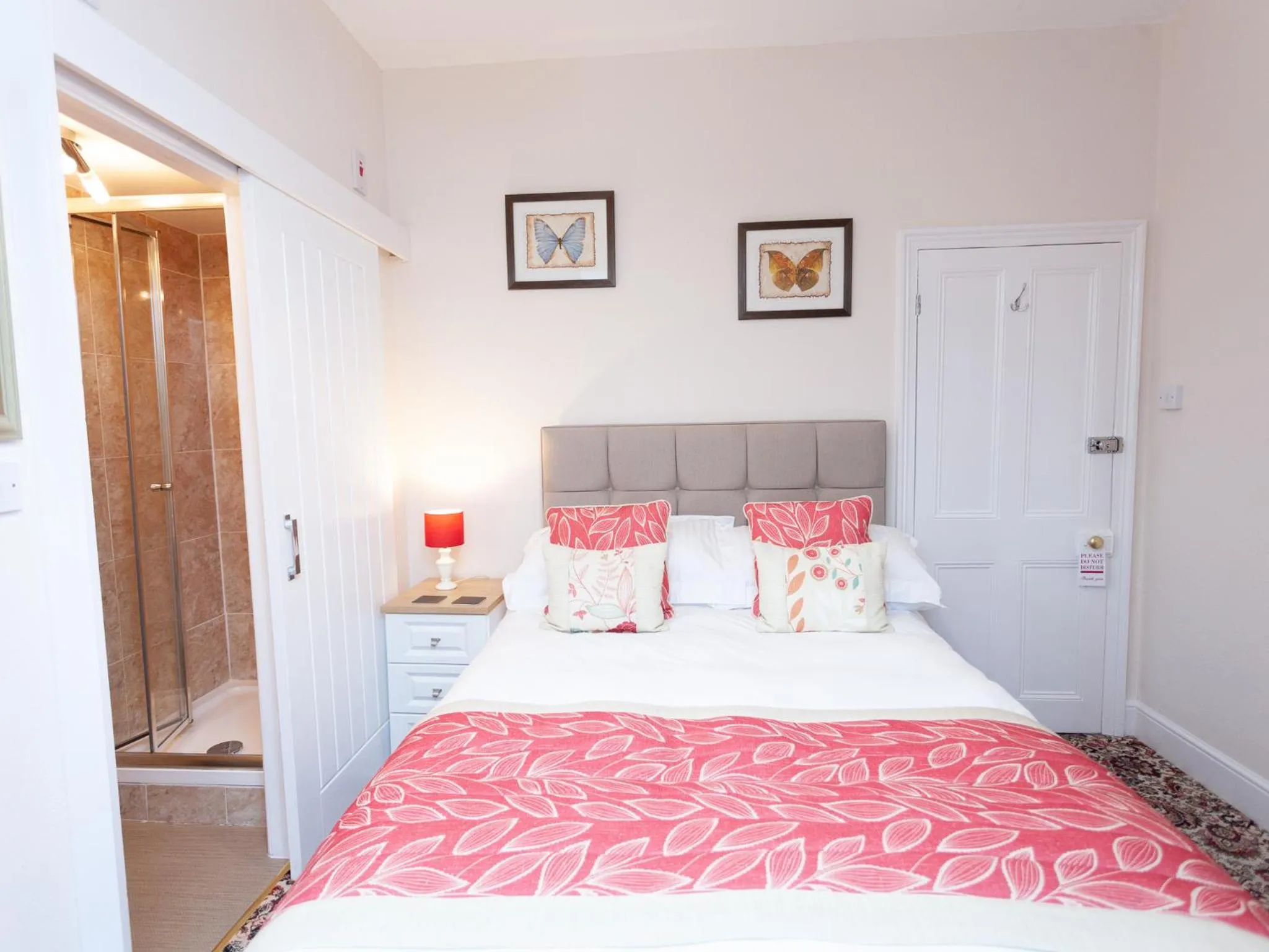 Bedroom, Bed in The Ravenswood B&B