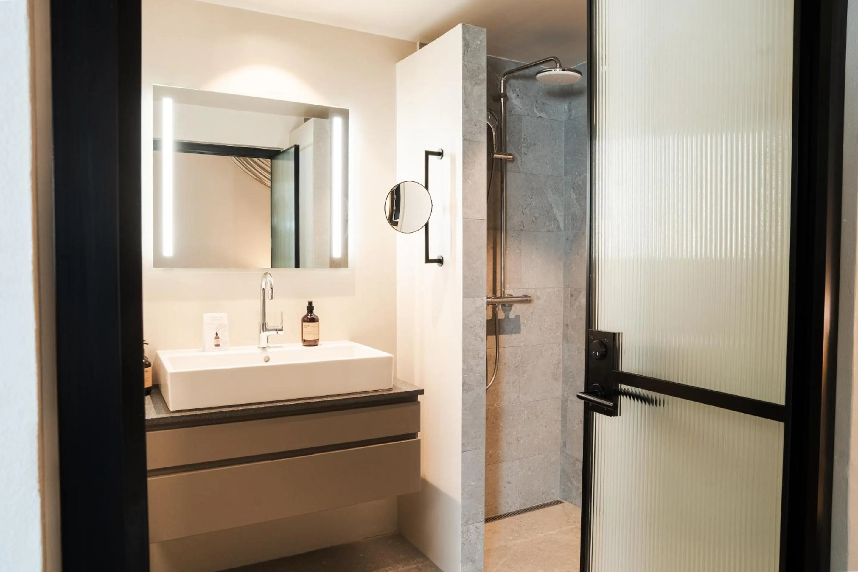 Shower in Hotel Scheelsminde