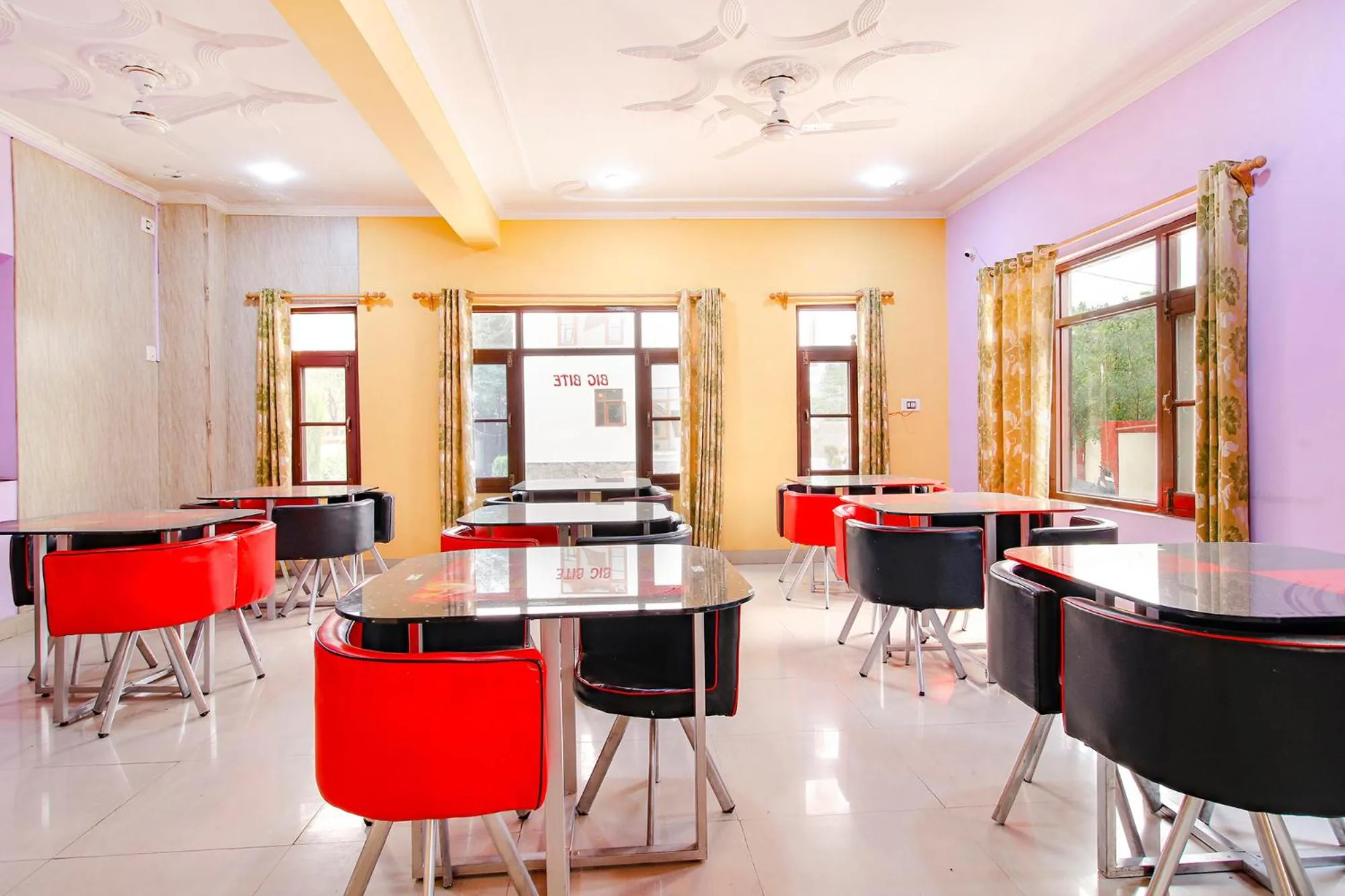 Restaurant/places to eat in FabHotel Grand Comforts