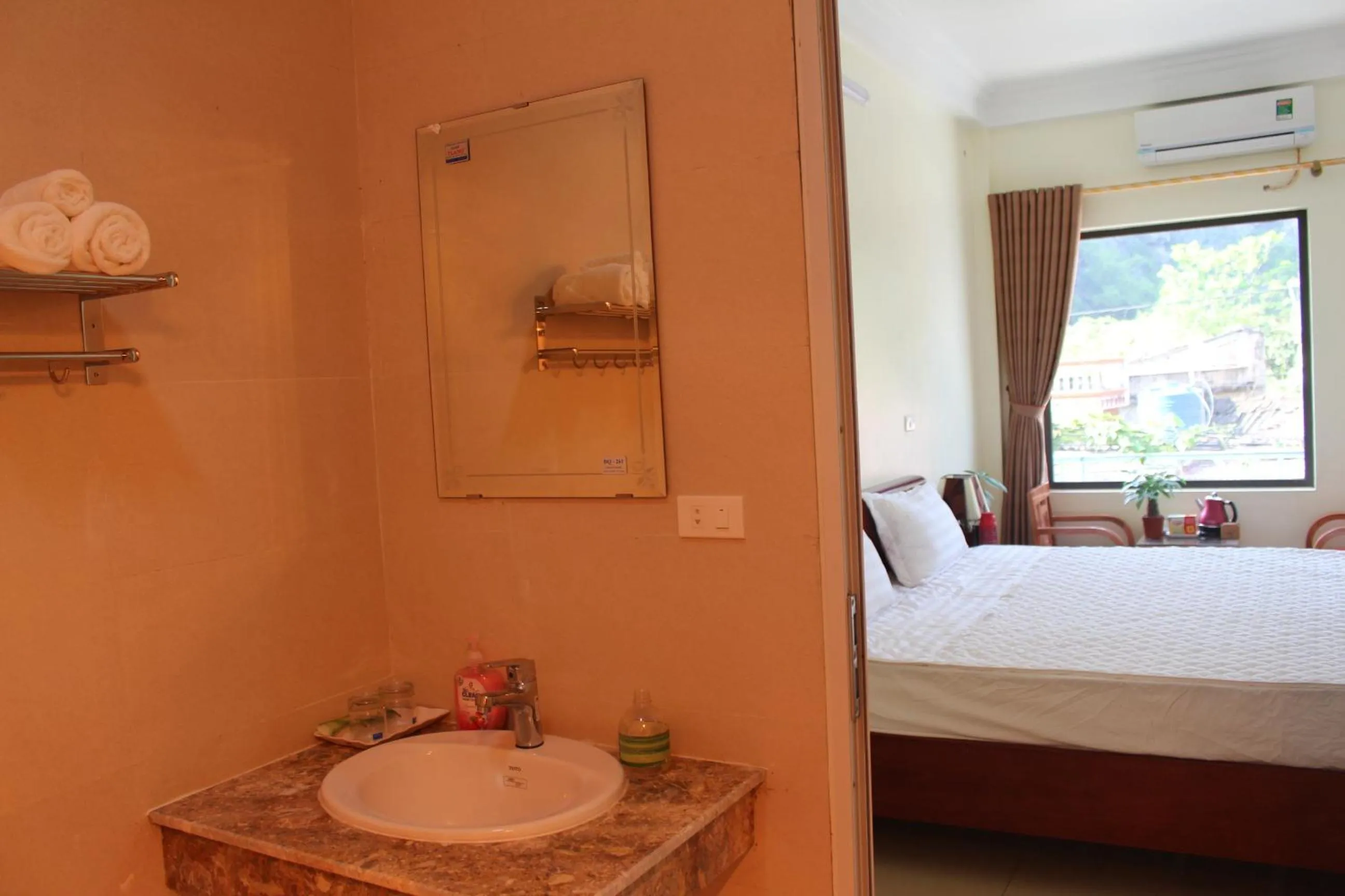 Bathroom, Bed in Sierra Homestay