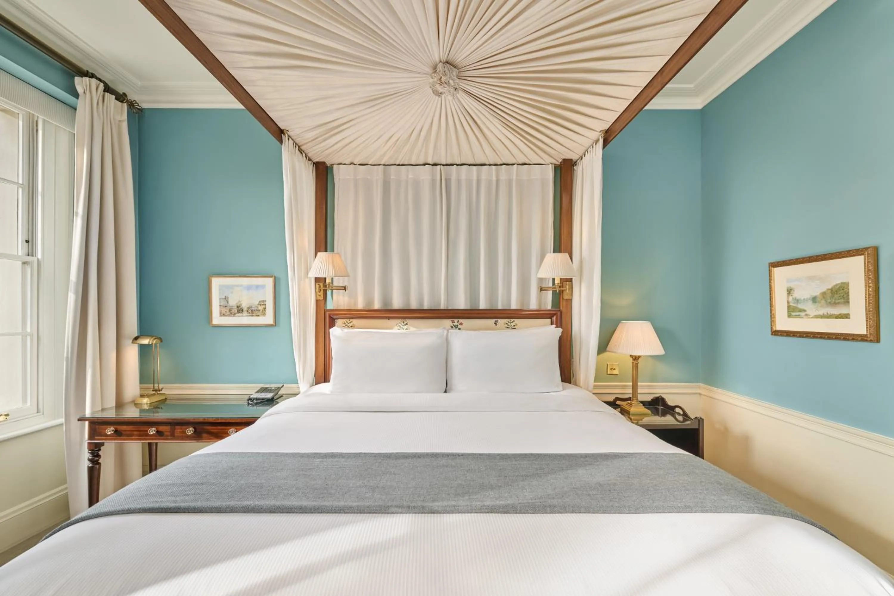 Bed in Roseate House London