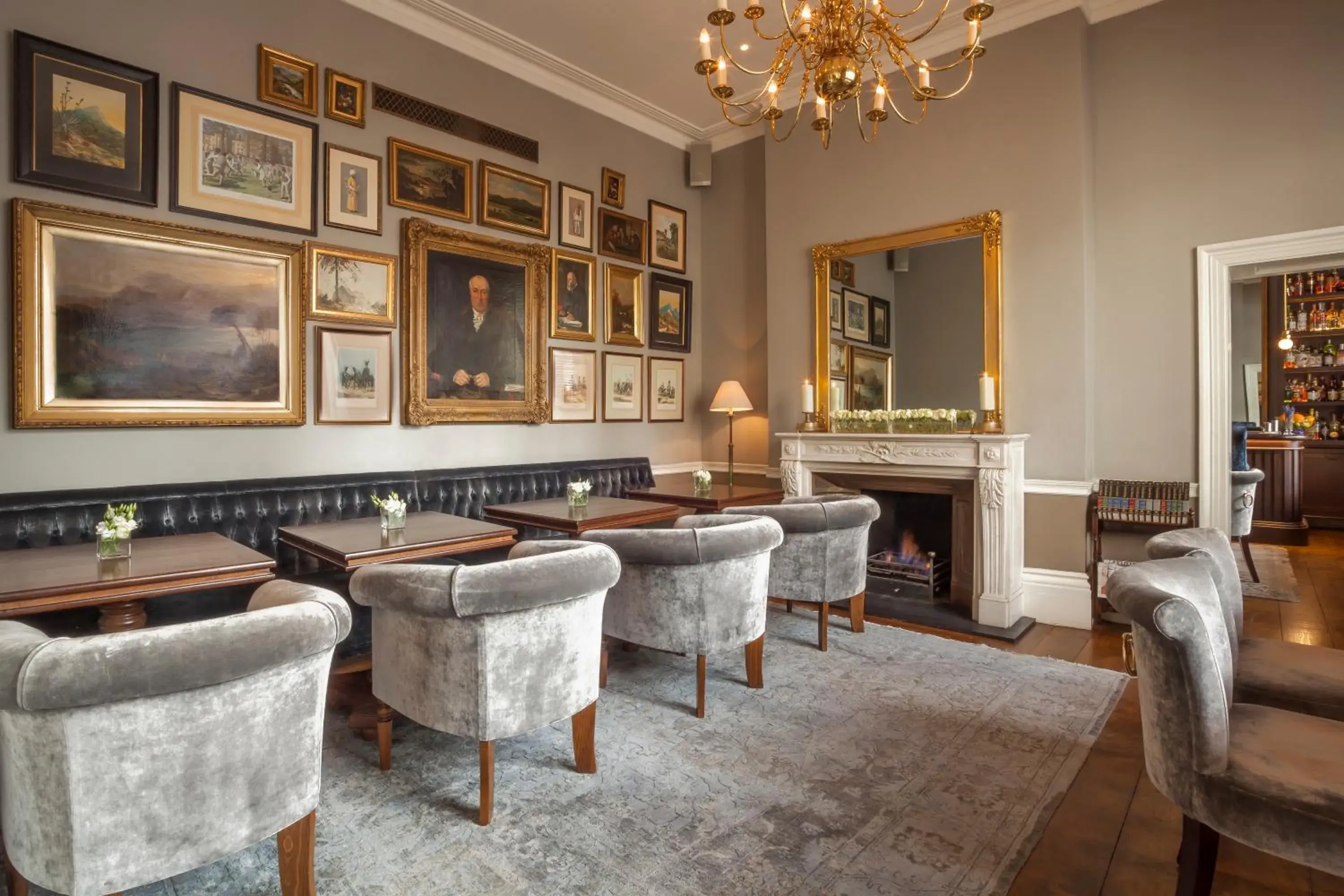 Lounge or bar in Roseate House London Lounge or bar in Roseate House London