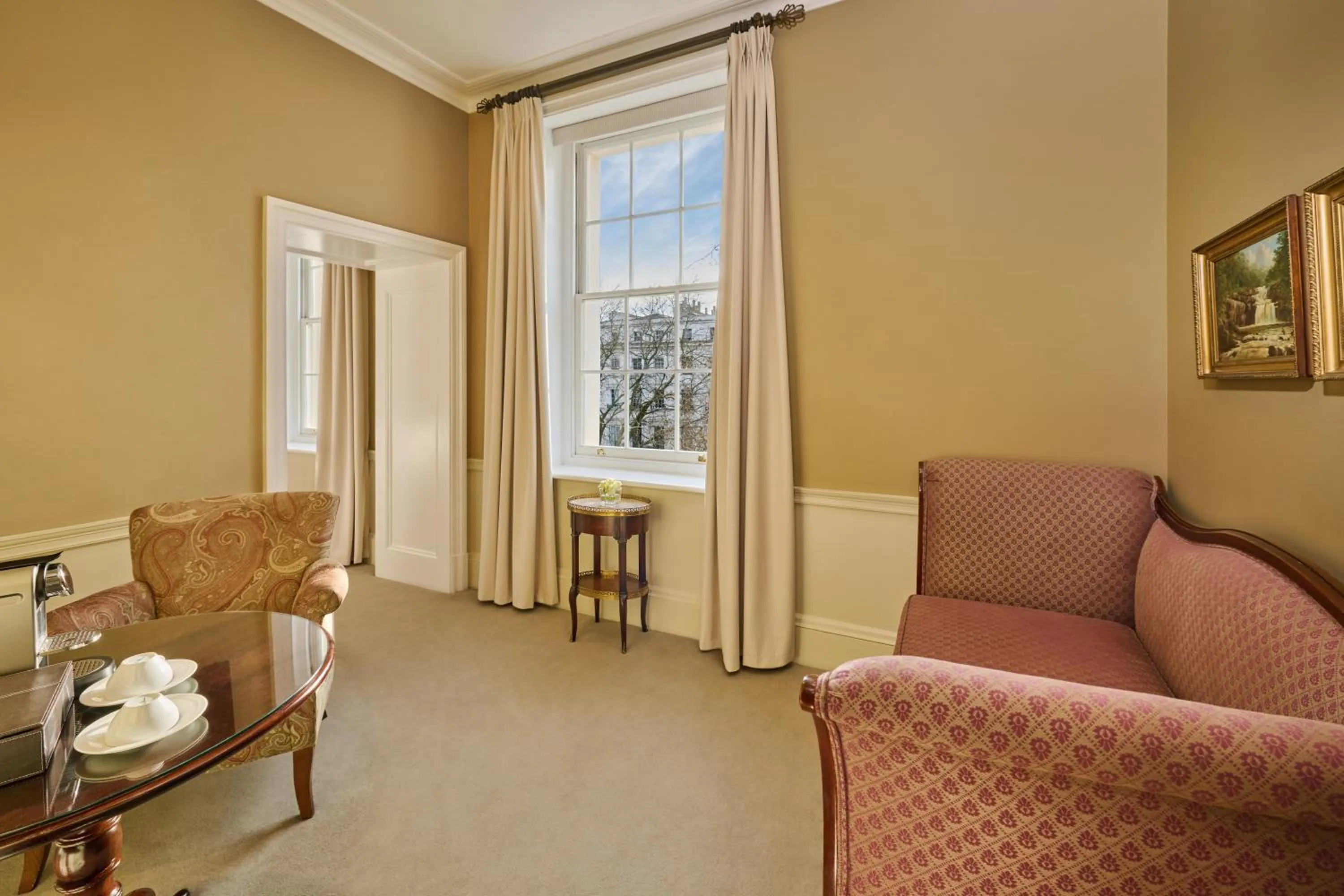 Living room in Roseate House London