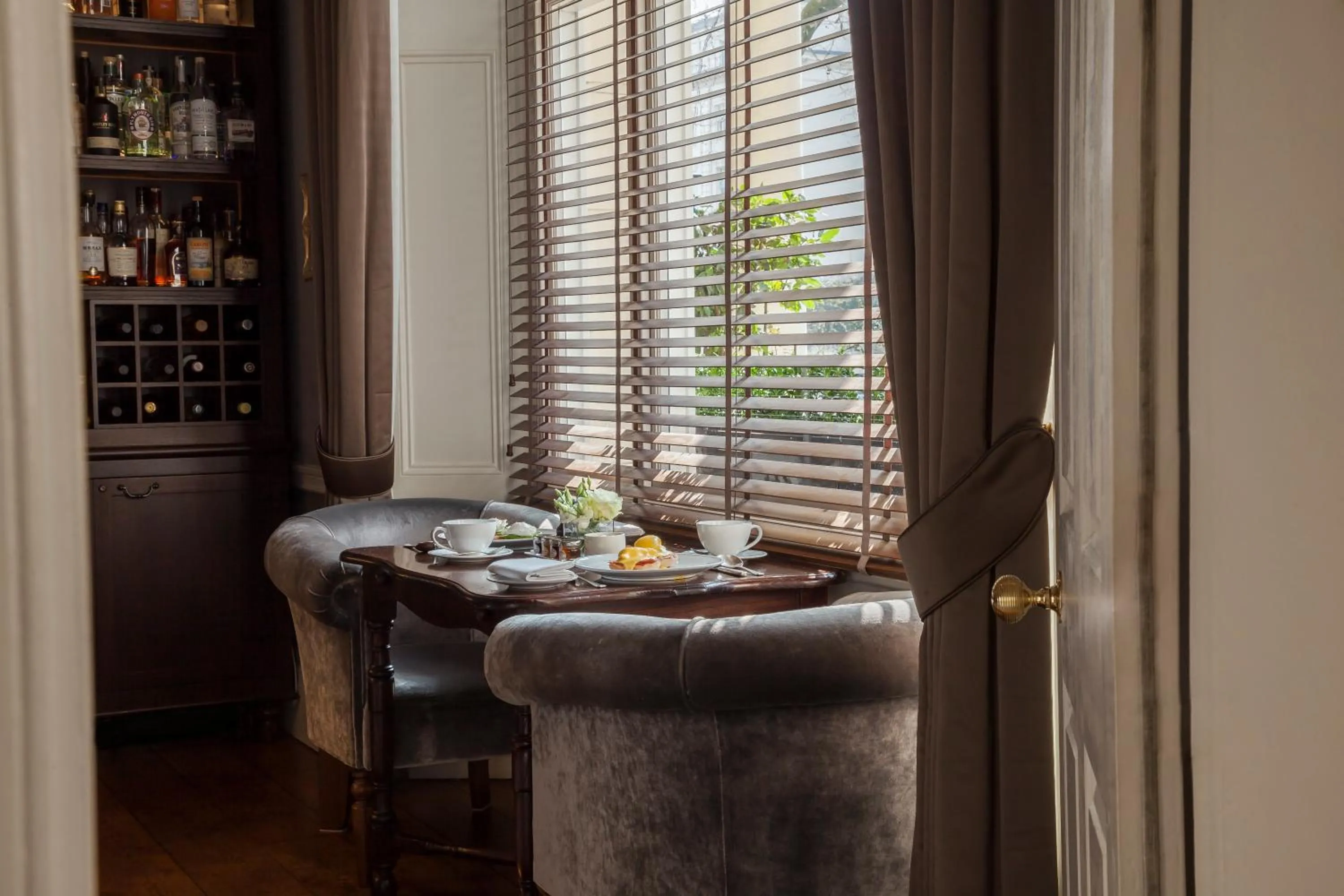 Buffet breakfast in Roseate House London