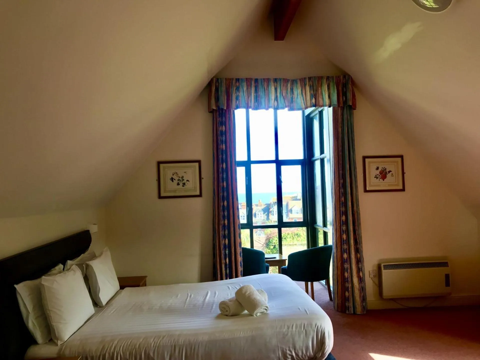 Bed in Louisa Lodge & Purbeck House Hotel