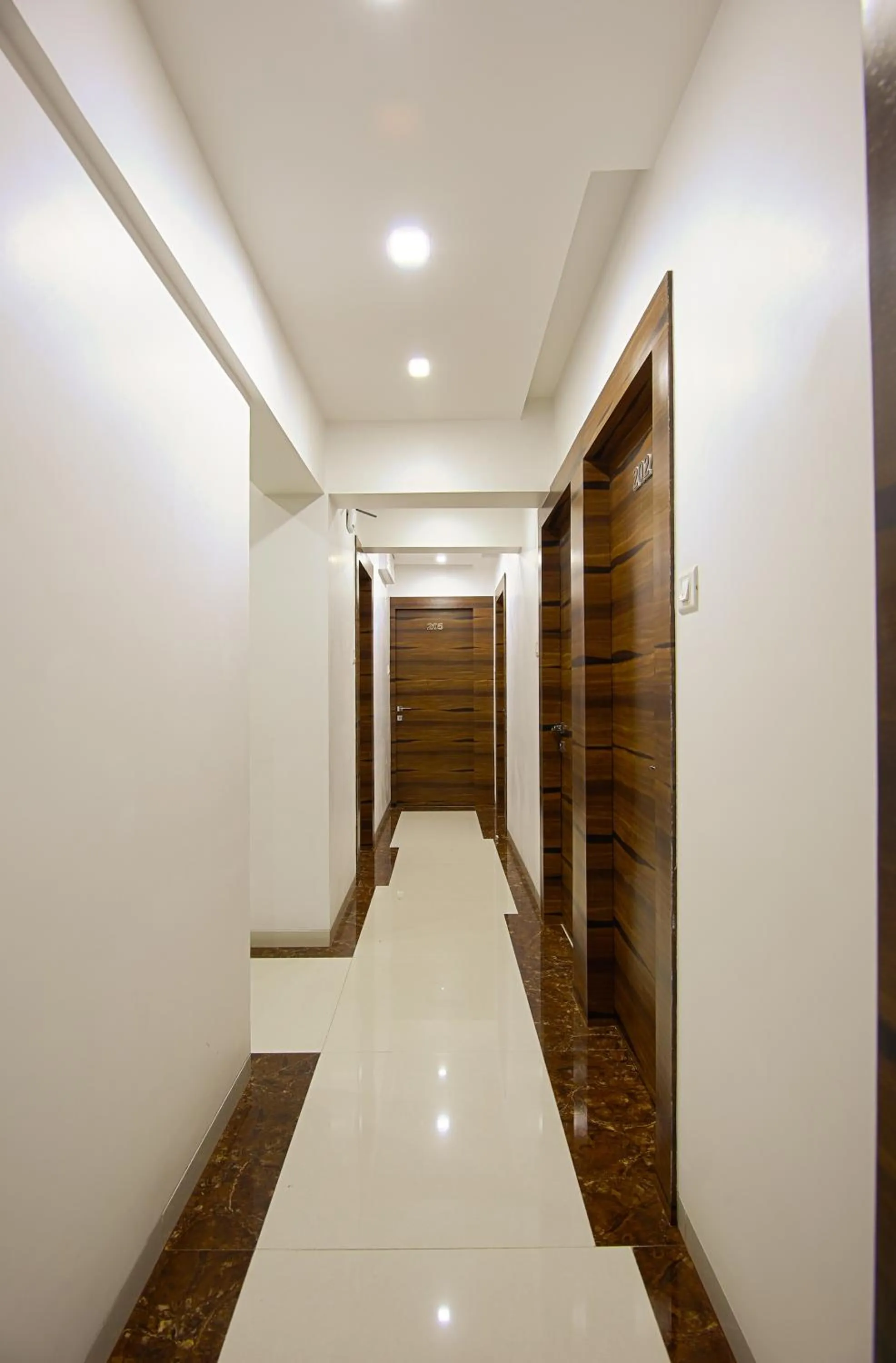 Night in Hotel Fantacee