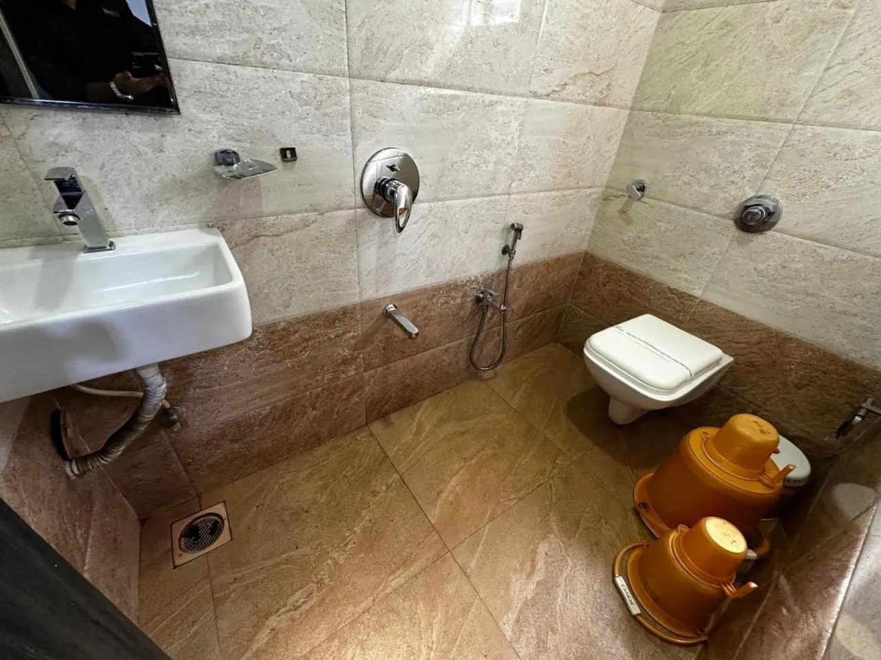 Toilet in Hotel Fantacee