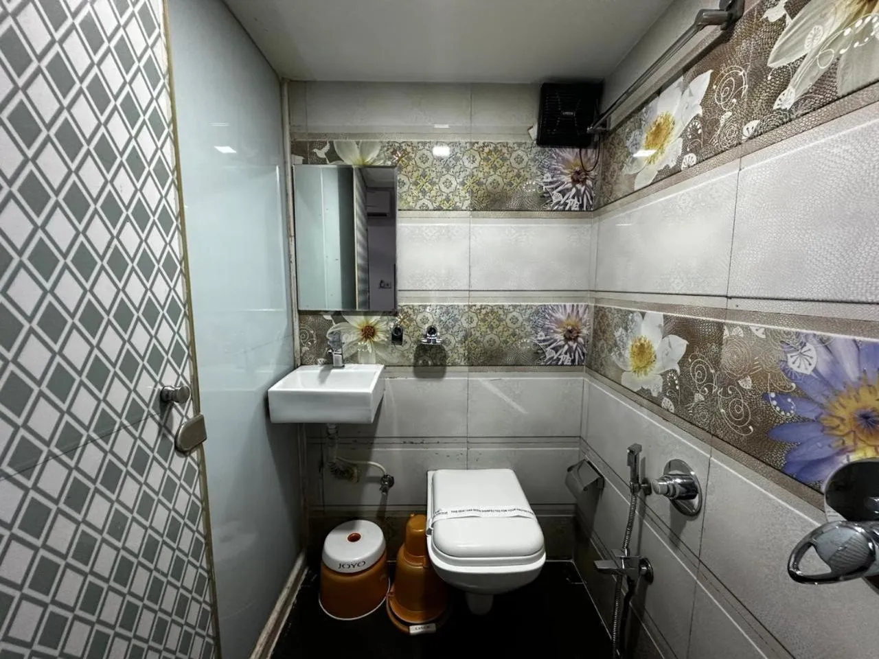 Toilet in Hotel Fantacee