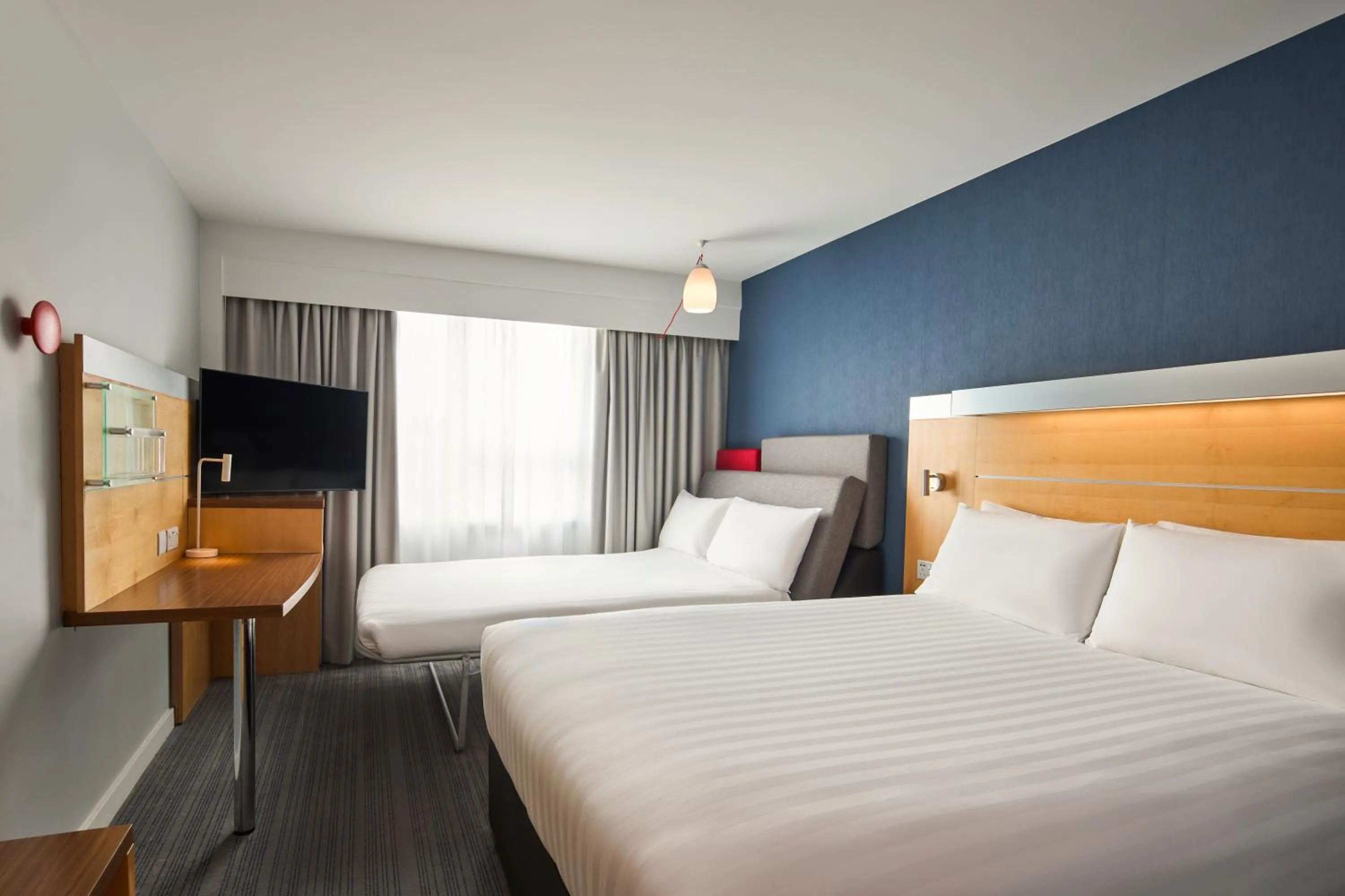 Bed in Holiday Inn Express London Limehouse by IHG