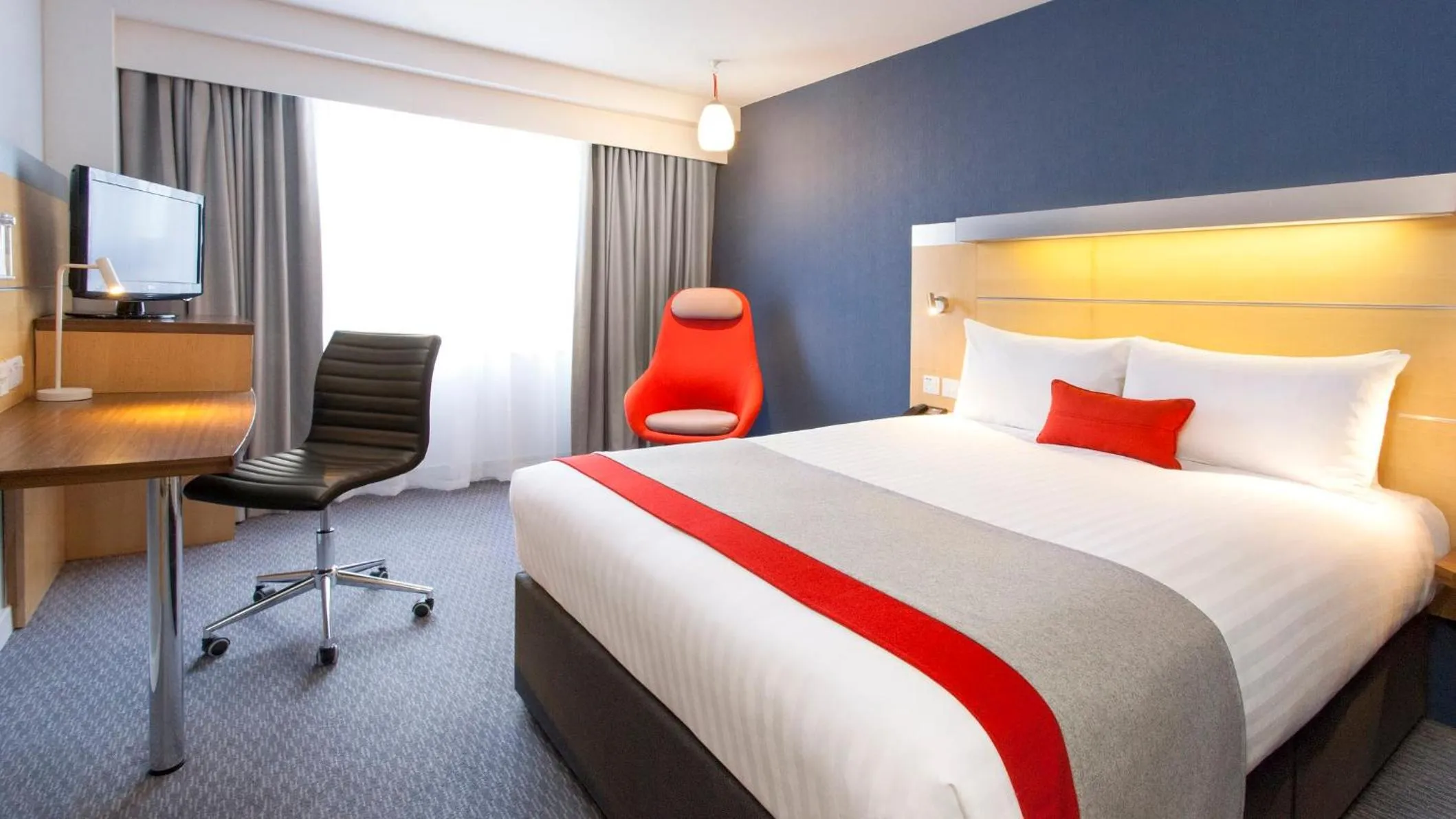 Photo of the whole room, Bed in Holiday Inn Express London Limehouse by IHG