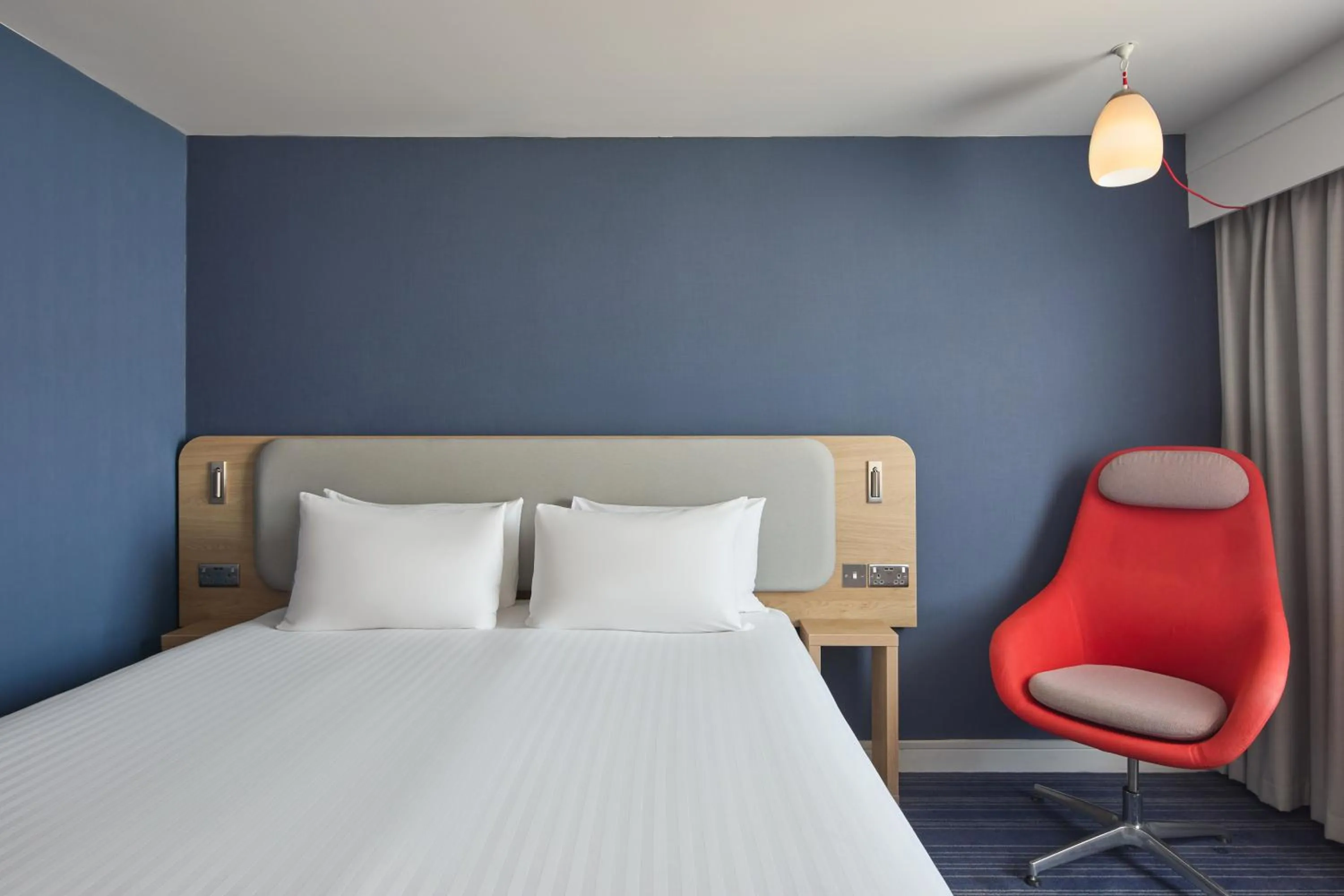 Bed in Holiday Inn Express London Limehouse by IHG