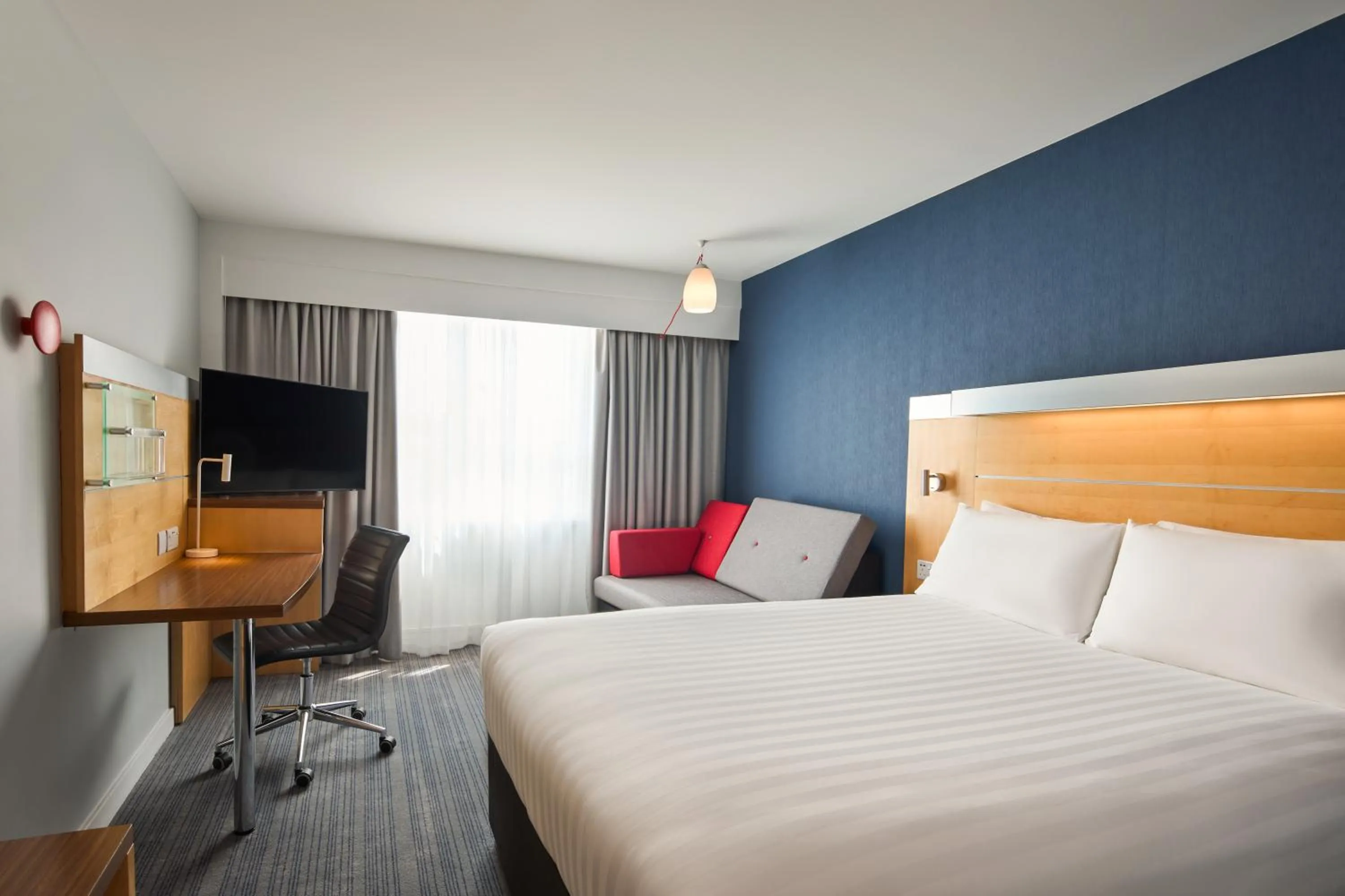 Bed in Holiday Inn Express London Limehouse by IHG
