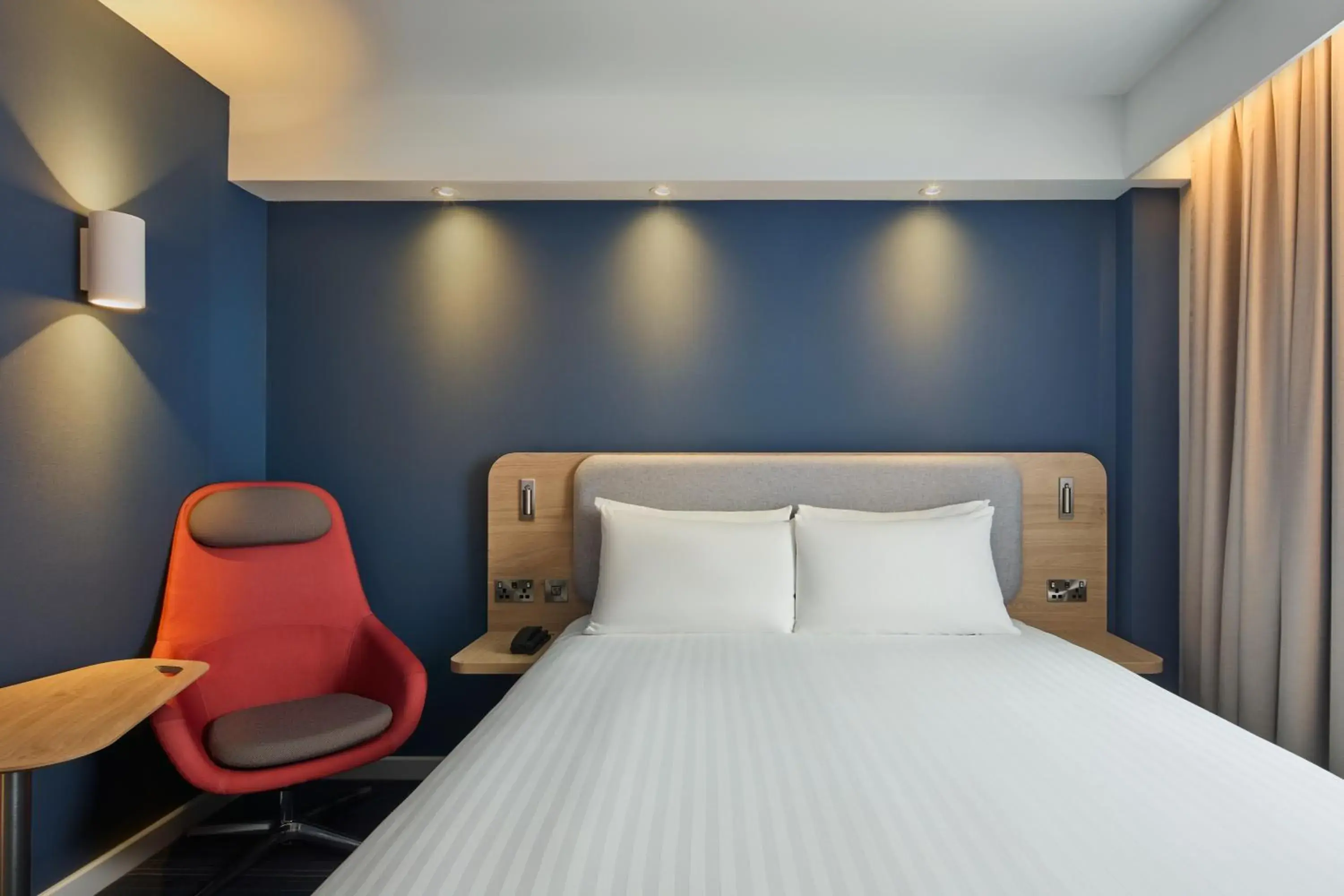 Bed in Holiday Inn Express London Limehouse by IHG Bed in Holiday Inn Express London Limehouse by IHG