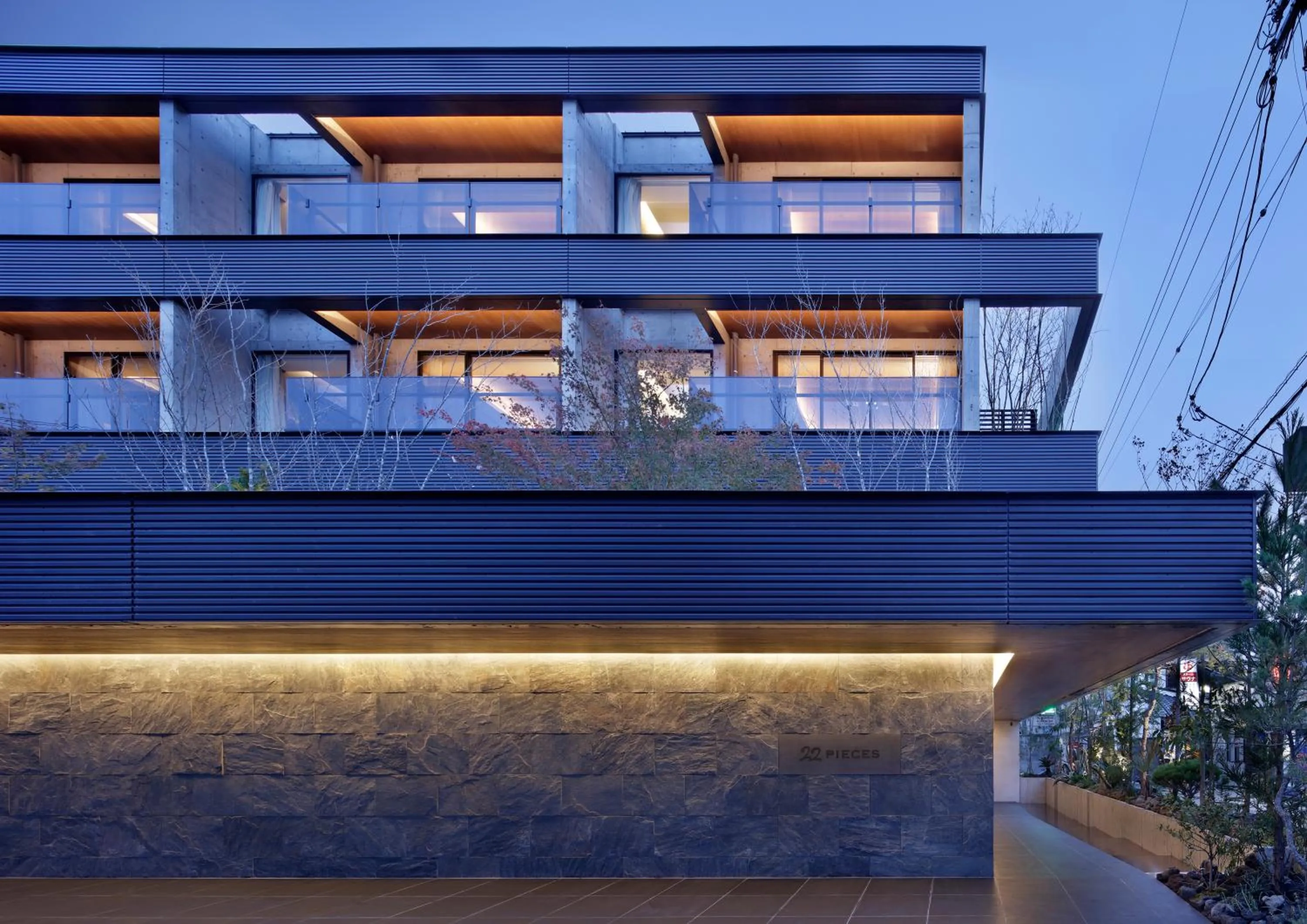 Facade/entrance in 22 PIECES