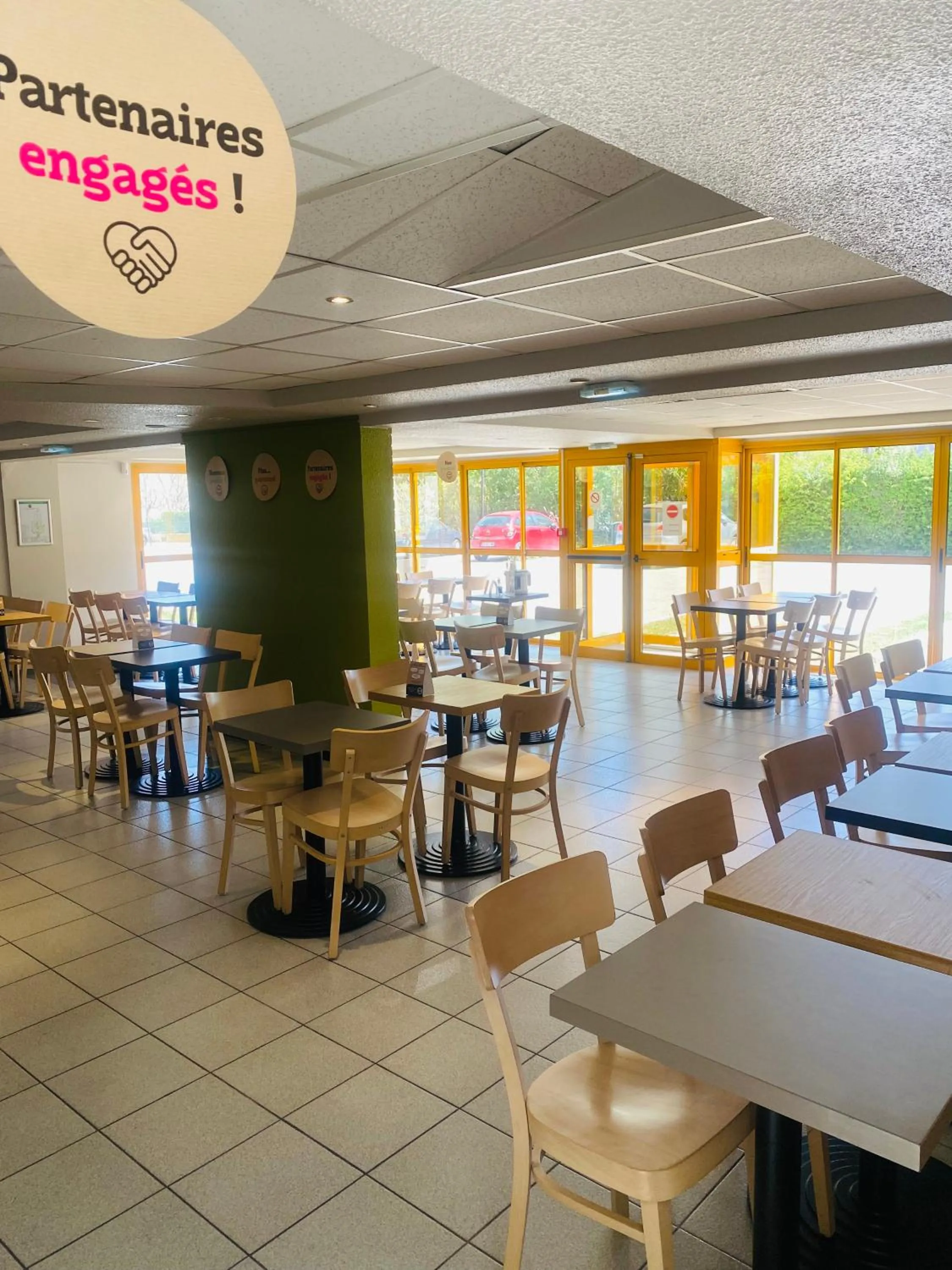 Breakfast in B&B HOTEL Aubagne Gémenos