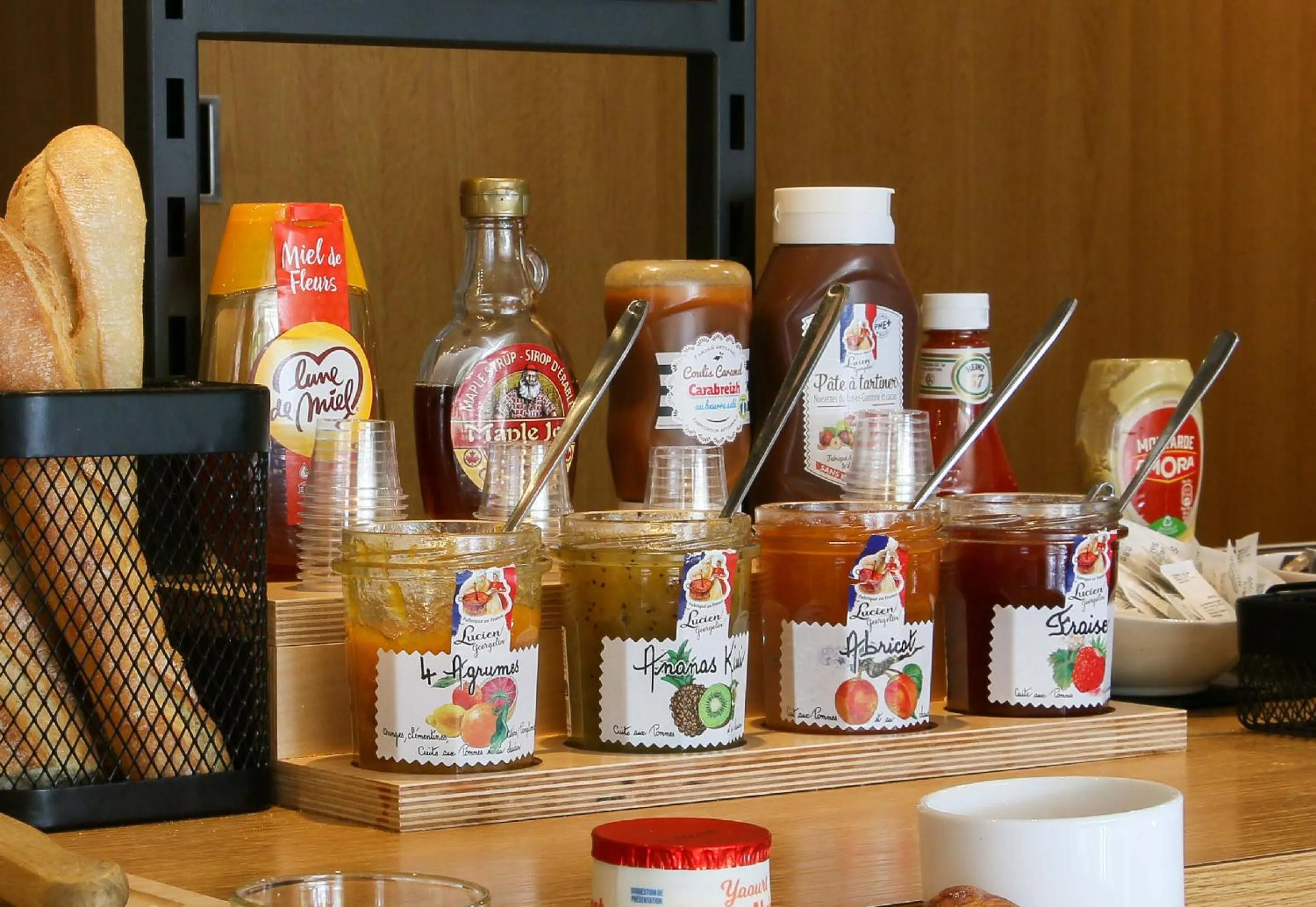 Buffet breakfast in B&B HOTEL Aubagne Gémenos