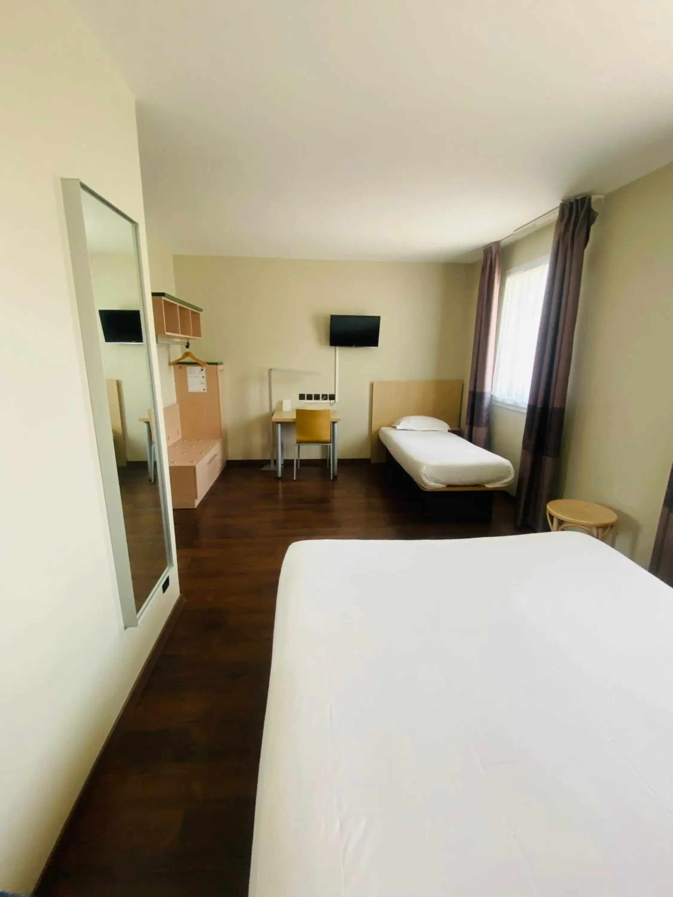 Triple Room in B&B HOTEL Aubagne Gémenos Triple Room in B&B HOTEL Aubagne Gémenos