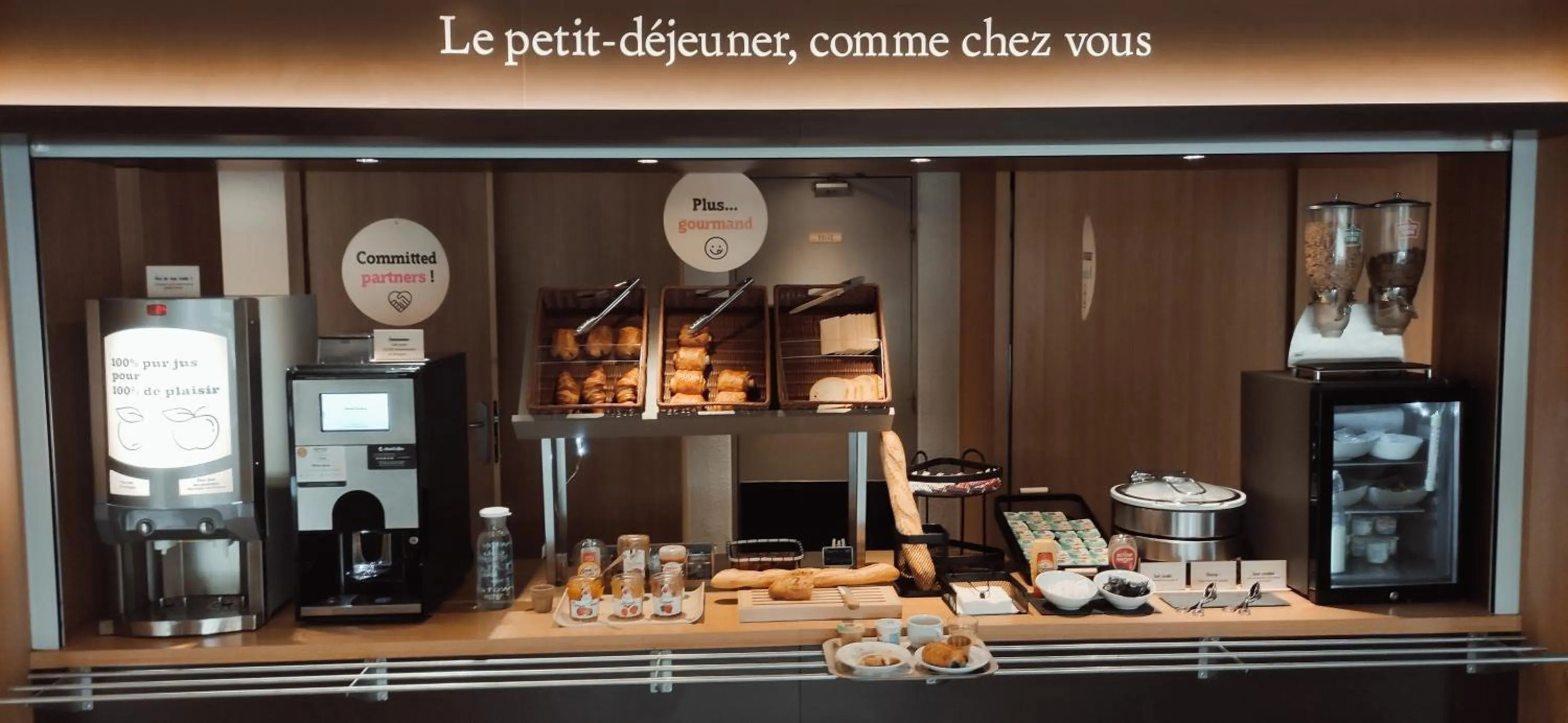 Food and drinks in B&B HOTEL Aubagne Gémenos