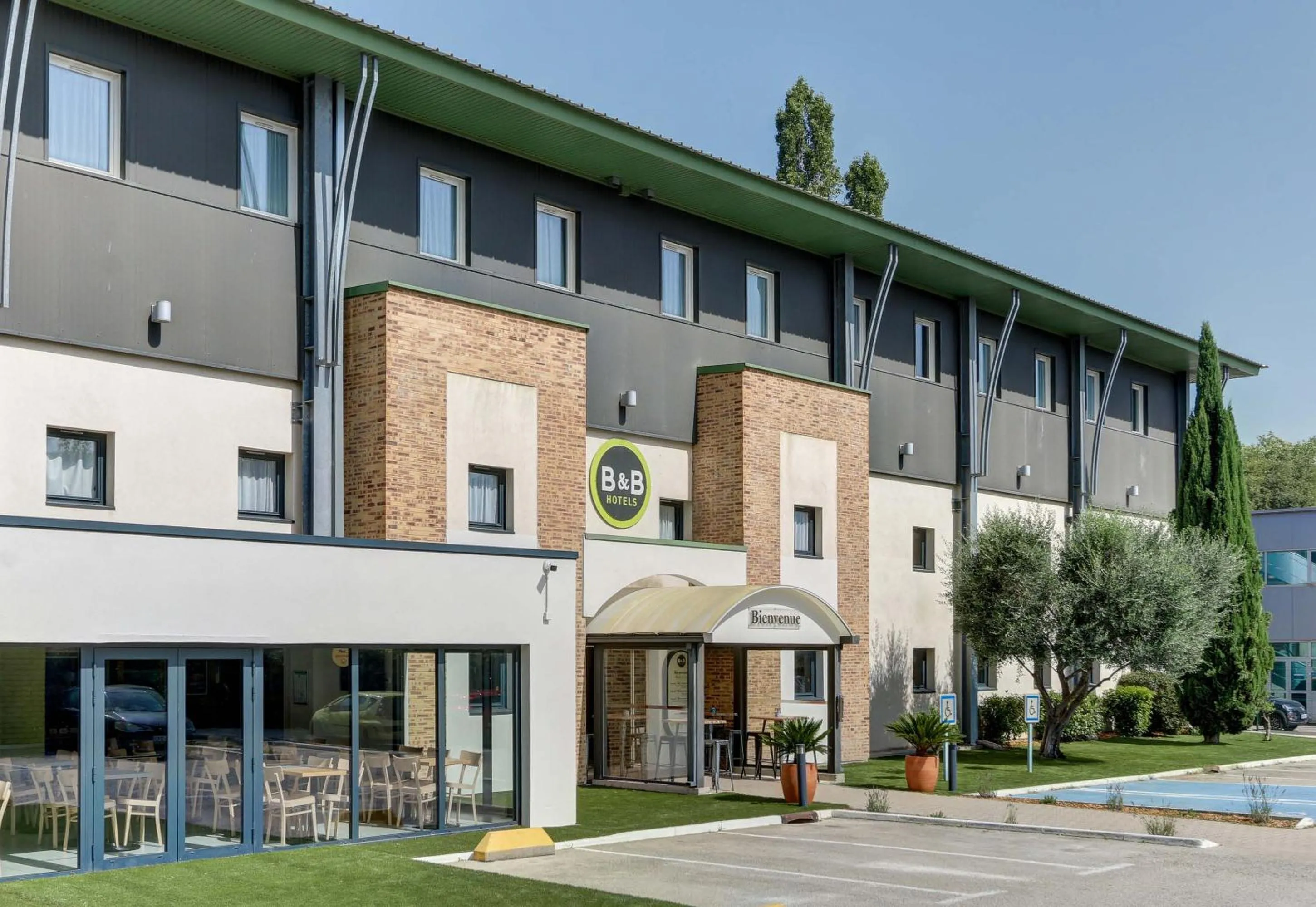 Property building in B&B HOTEL Aubagne Gémenos