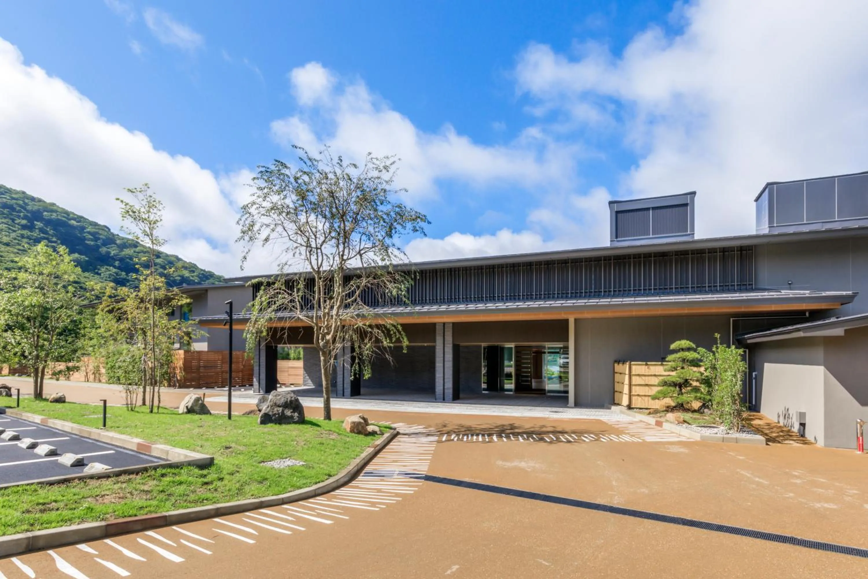 Facade/entrance in Hakone Ashinoko Hanaori