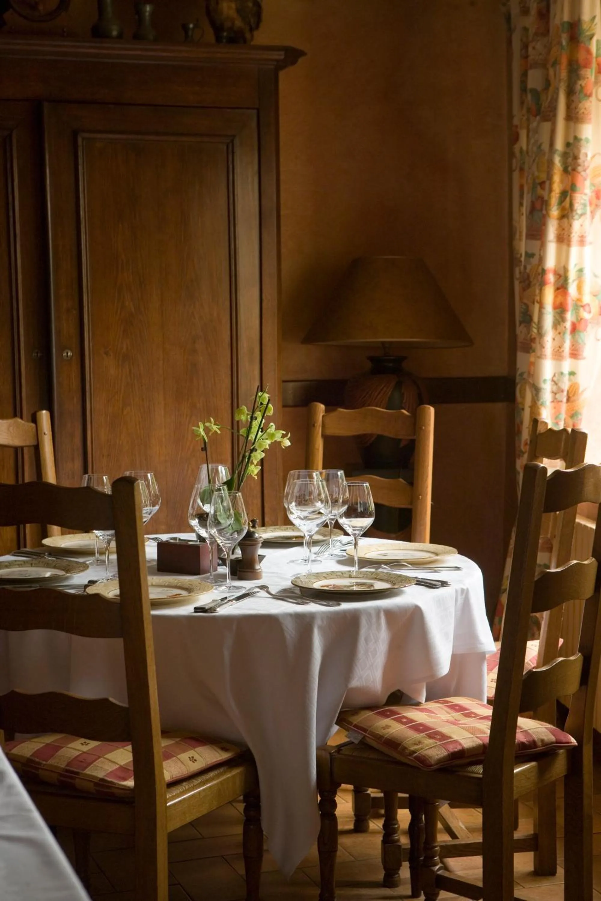 Restaurant/places to eat in Hôtel du Domaine de La Grange de Condé