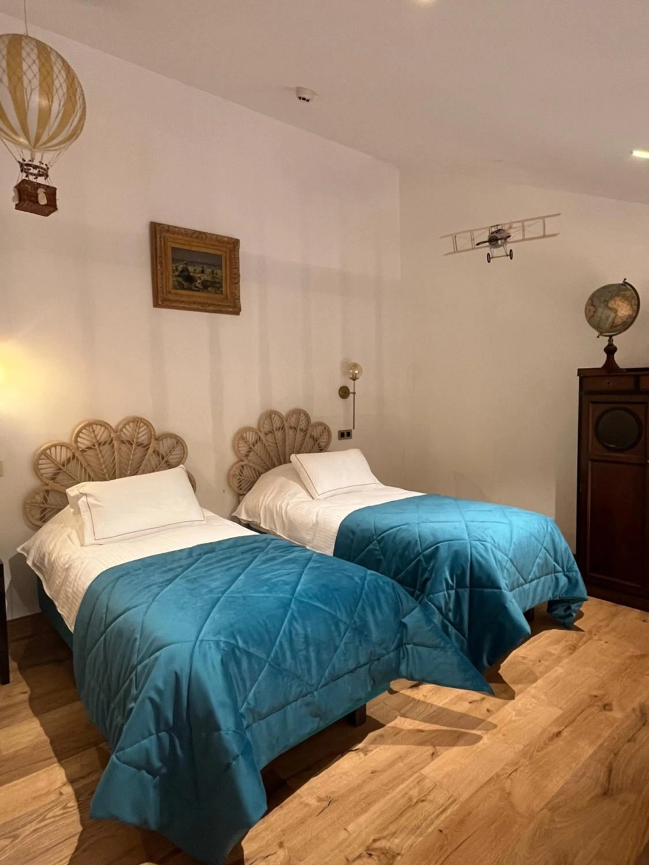 Bed in Hôtel du Domaine de La Grange de Condé