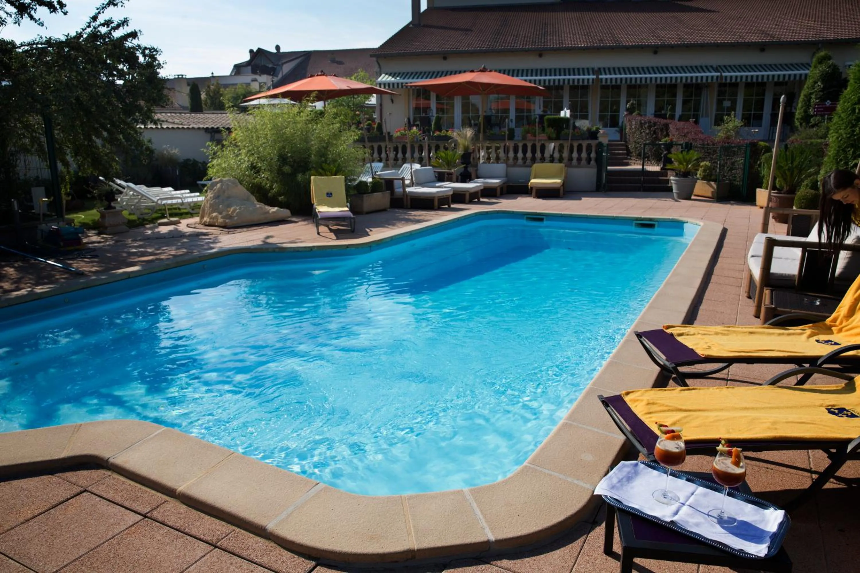 Swimming pool in Hôtel du Domaine de La Grange de Condé
