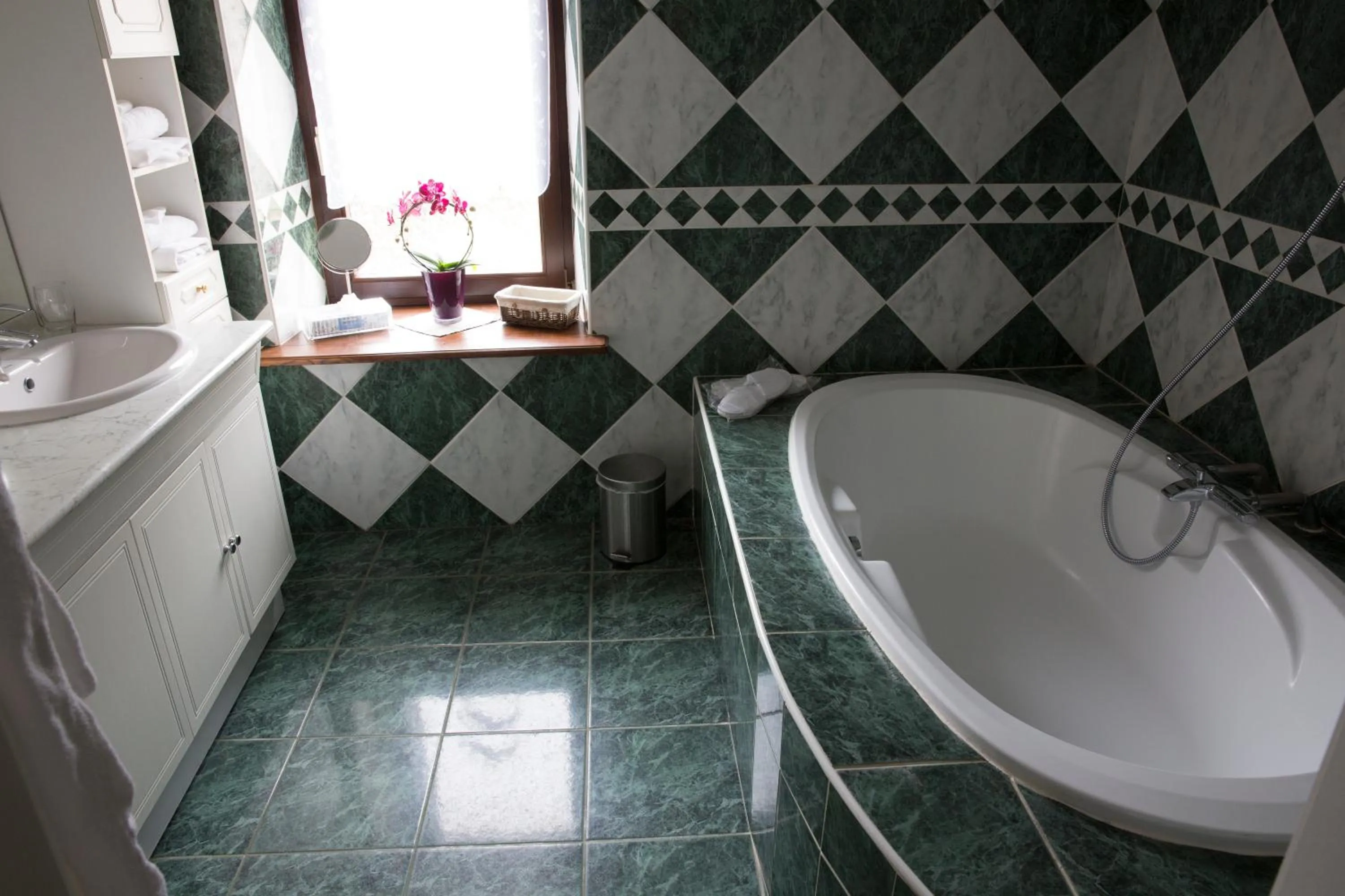 Bathroom in Hôtel du Domaine de La Grange de Condé