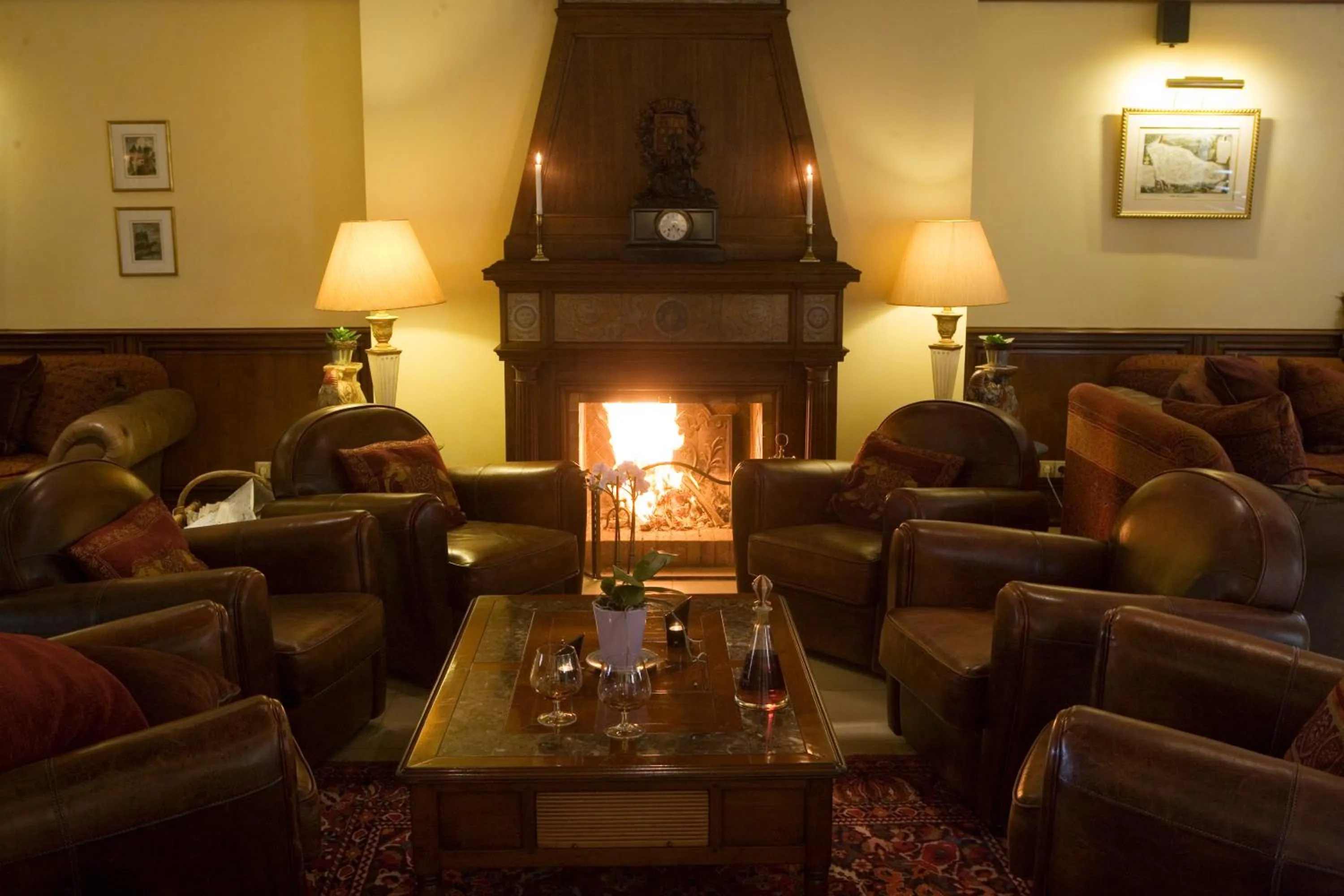 Seating area in Hôtel du Domaine de La Grange de Condé