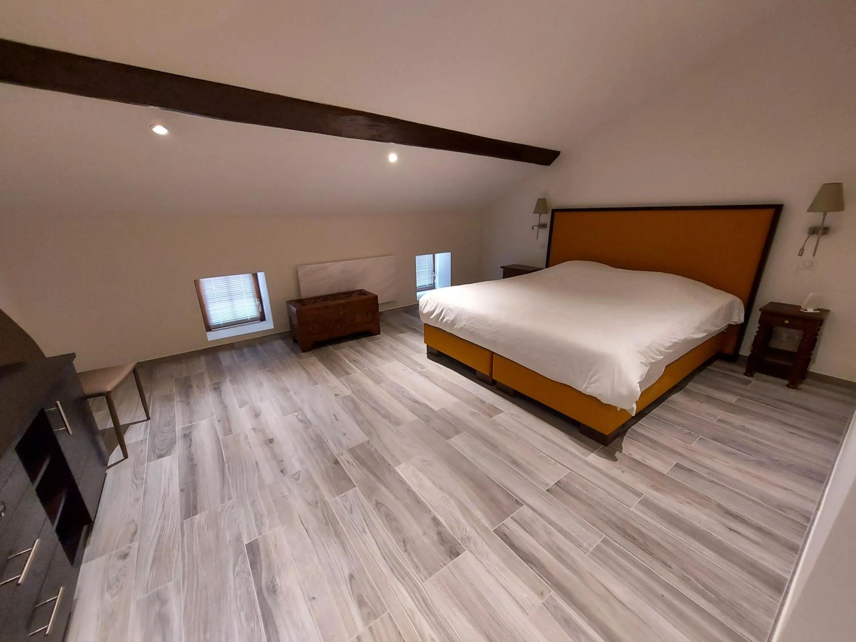 Bed in Hôtel du Domaine de La Grange de Condé