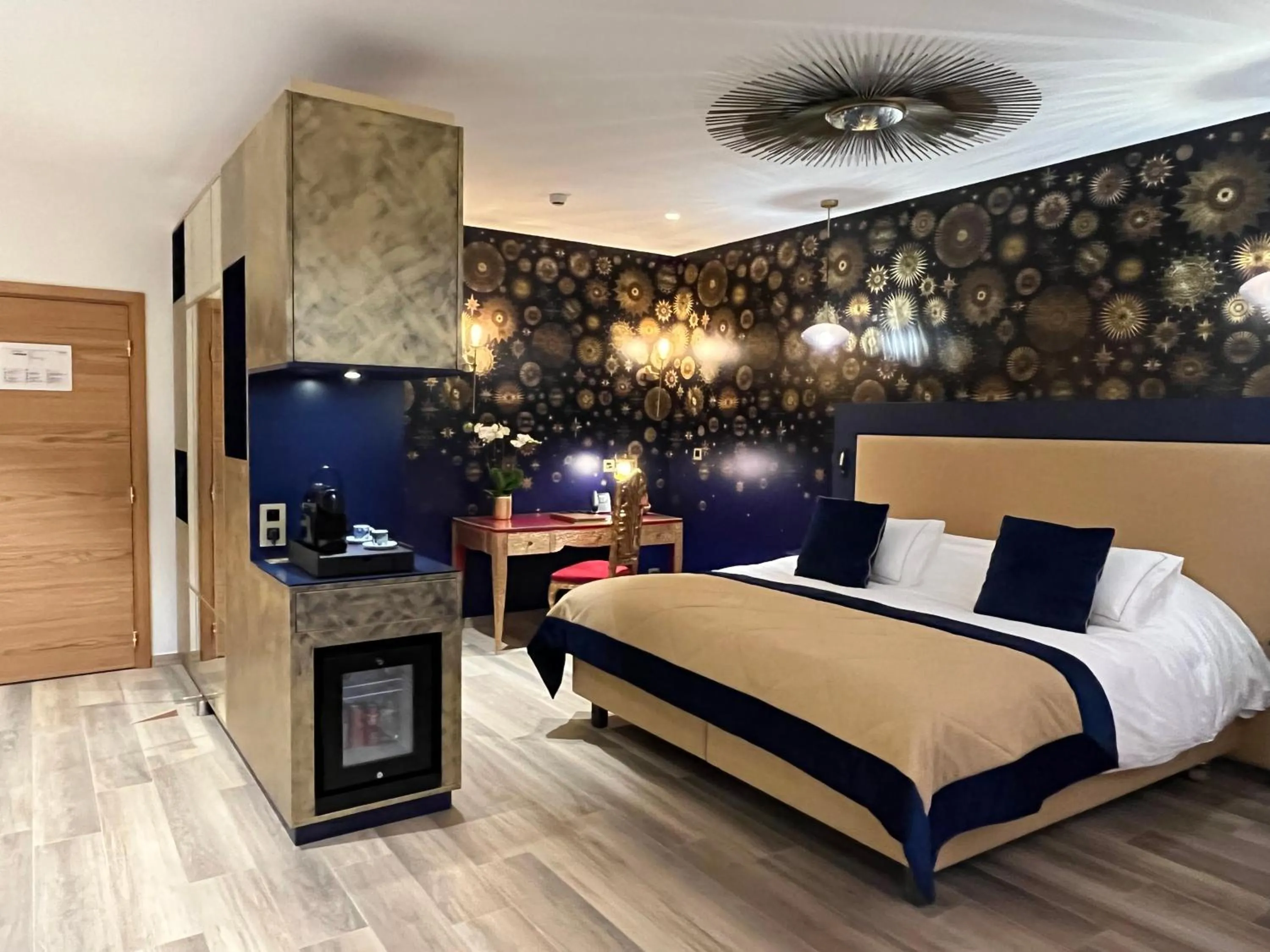 Bed in Hôtel du Domaine de La Grange de Condé