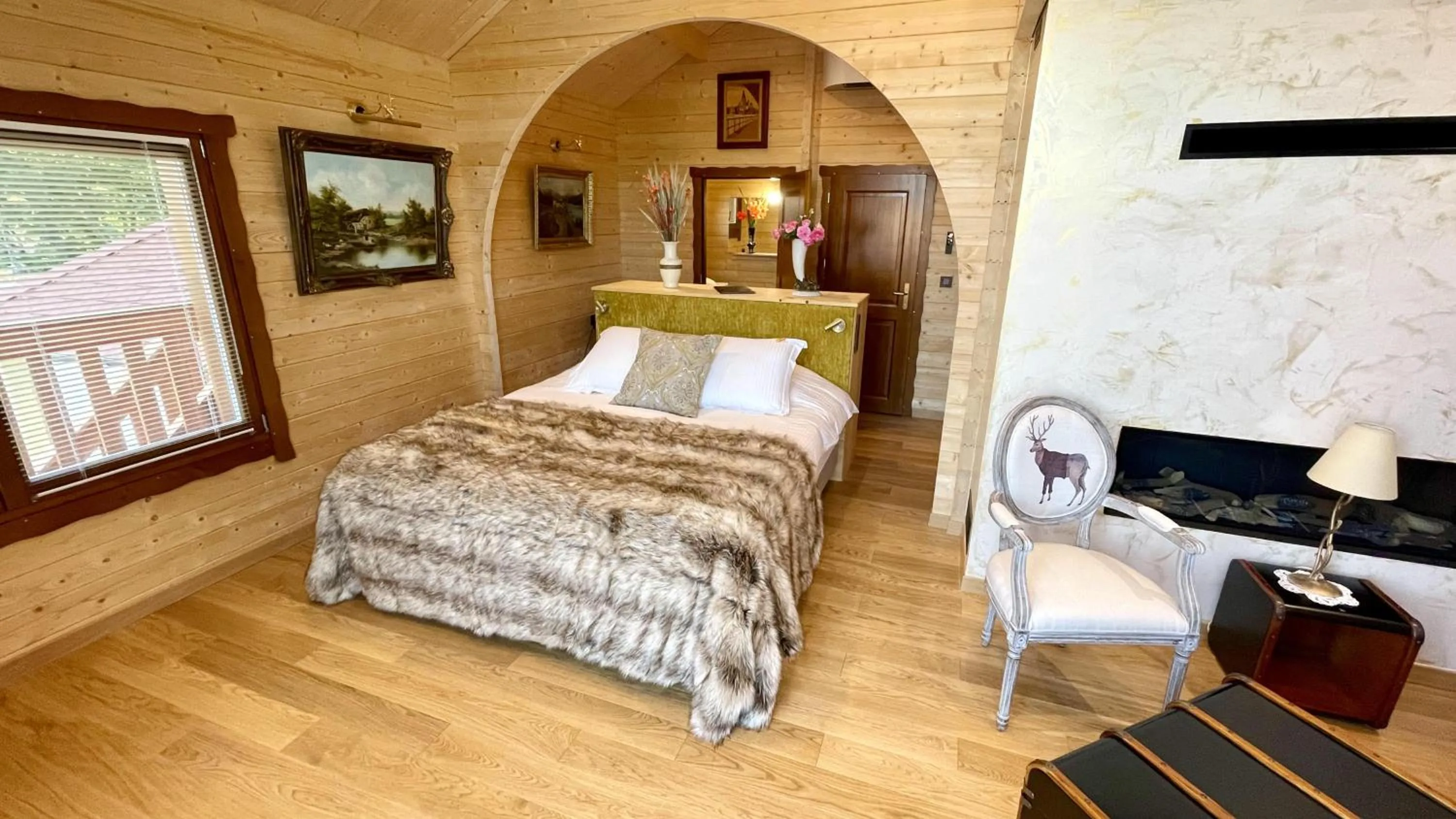 Bed in Hôtel du Domaine de La Grange de Condé