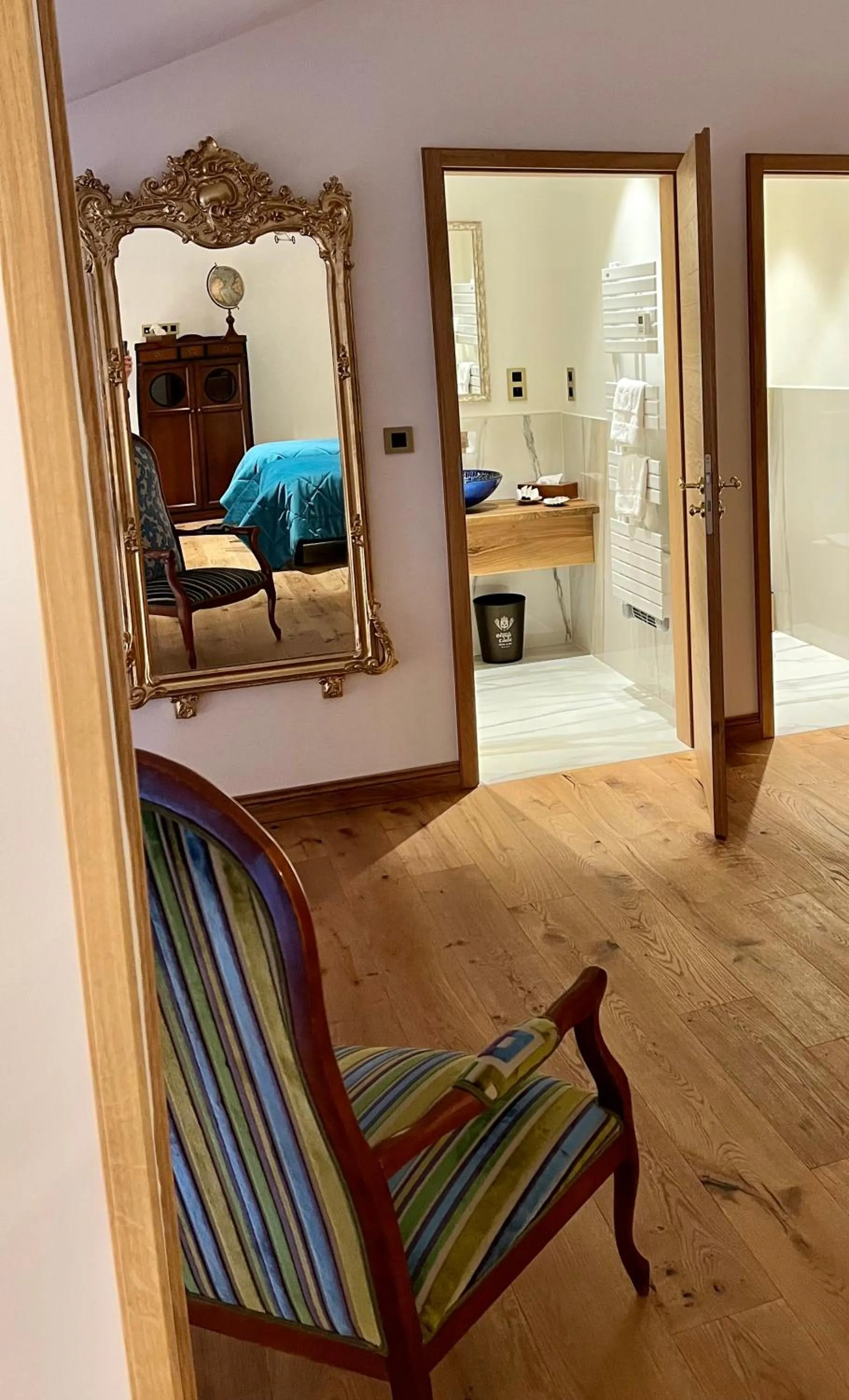 Bed in Hôtel du Domaine de La Grange de Condé