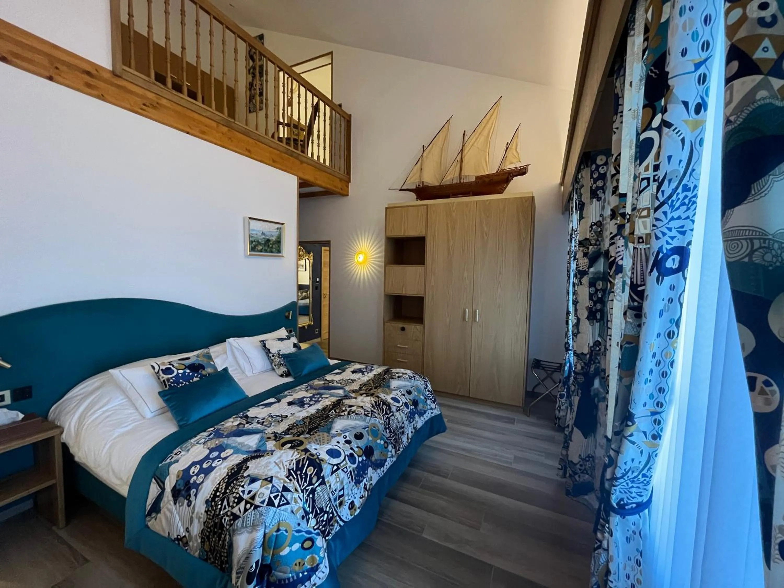 Bed in Hôtel du Domaine de La Grange de Condé