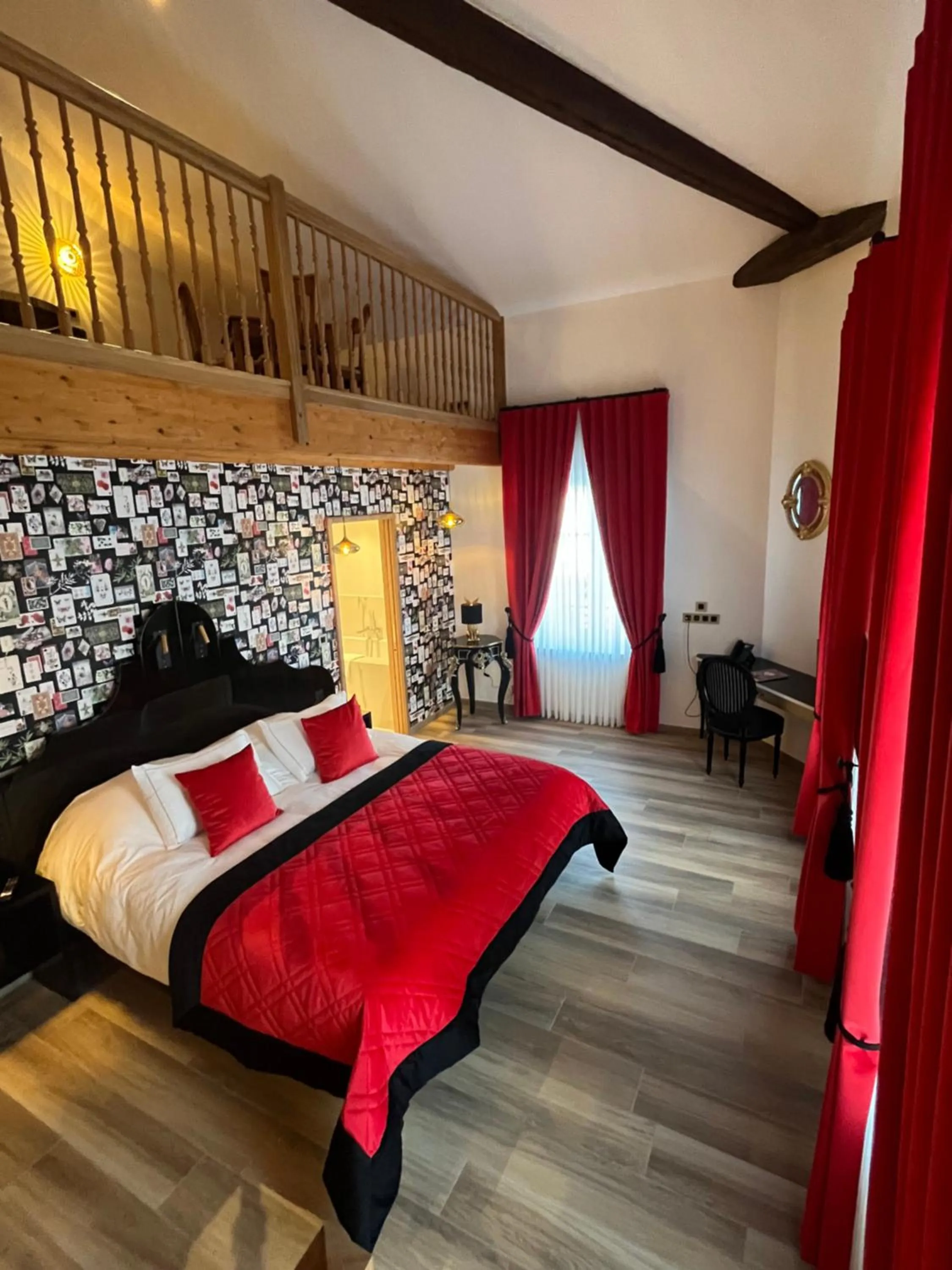 Bed in Hôtel du Domaine de La Grange de Condé