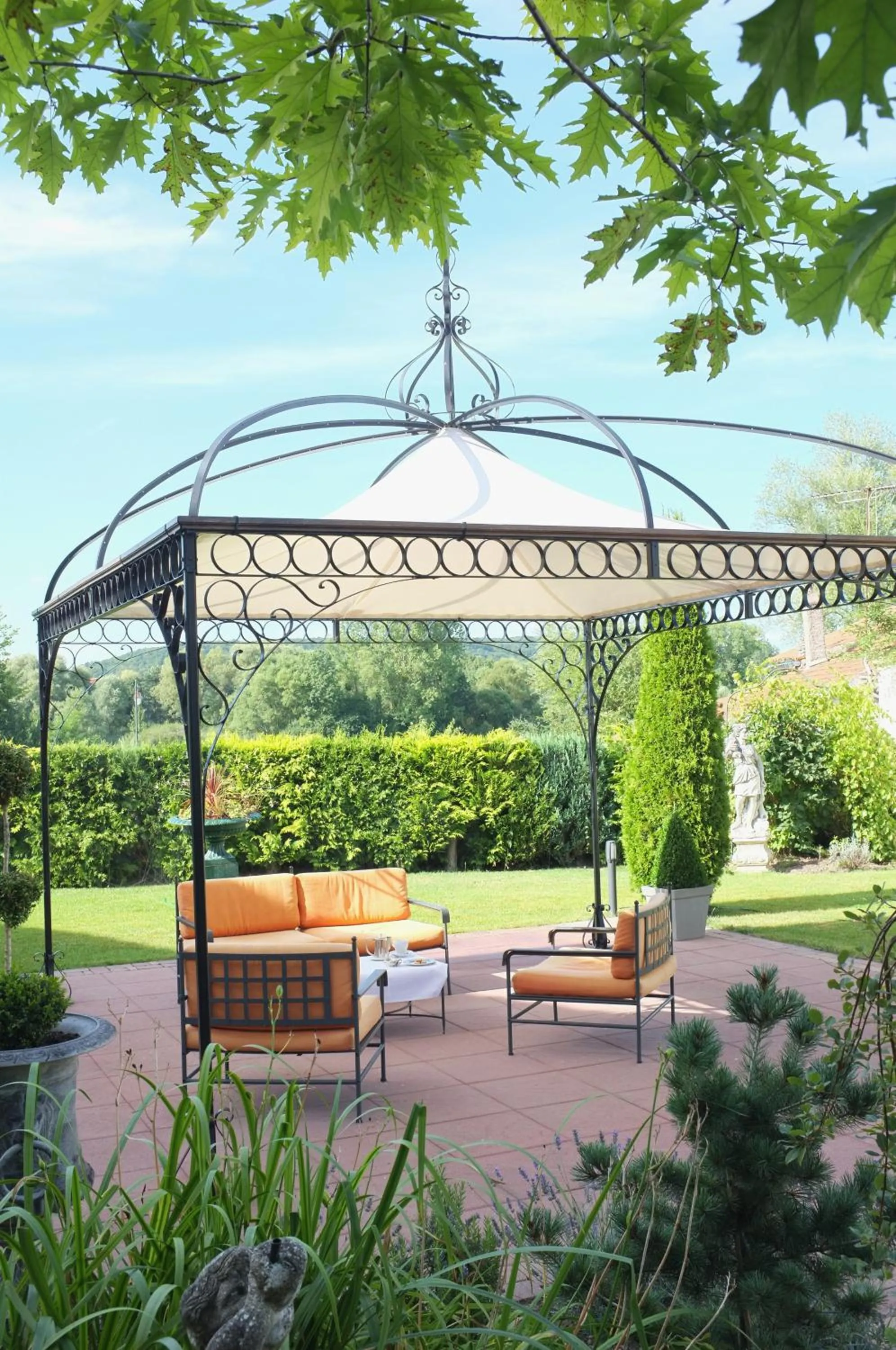 Garden in Hôtel du Domaine de La Grange de Condé