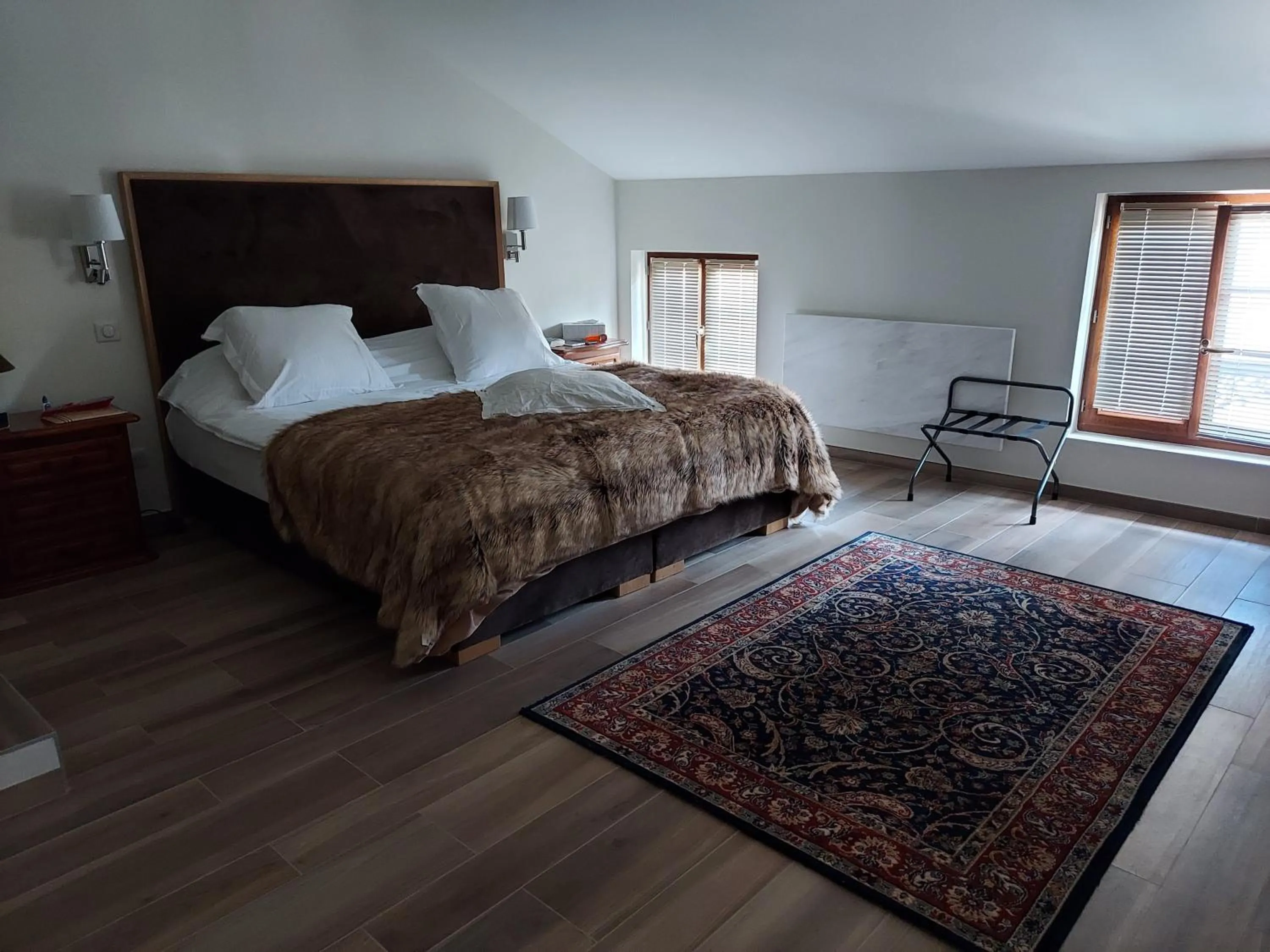 Bed in Hôtel du Domaine de La Grange de Condé