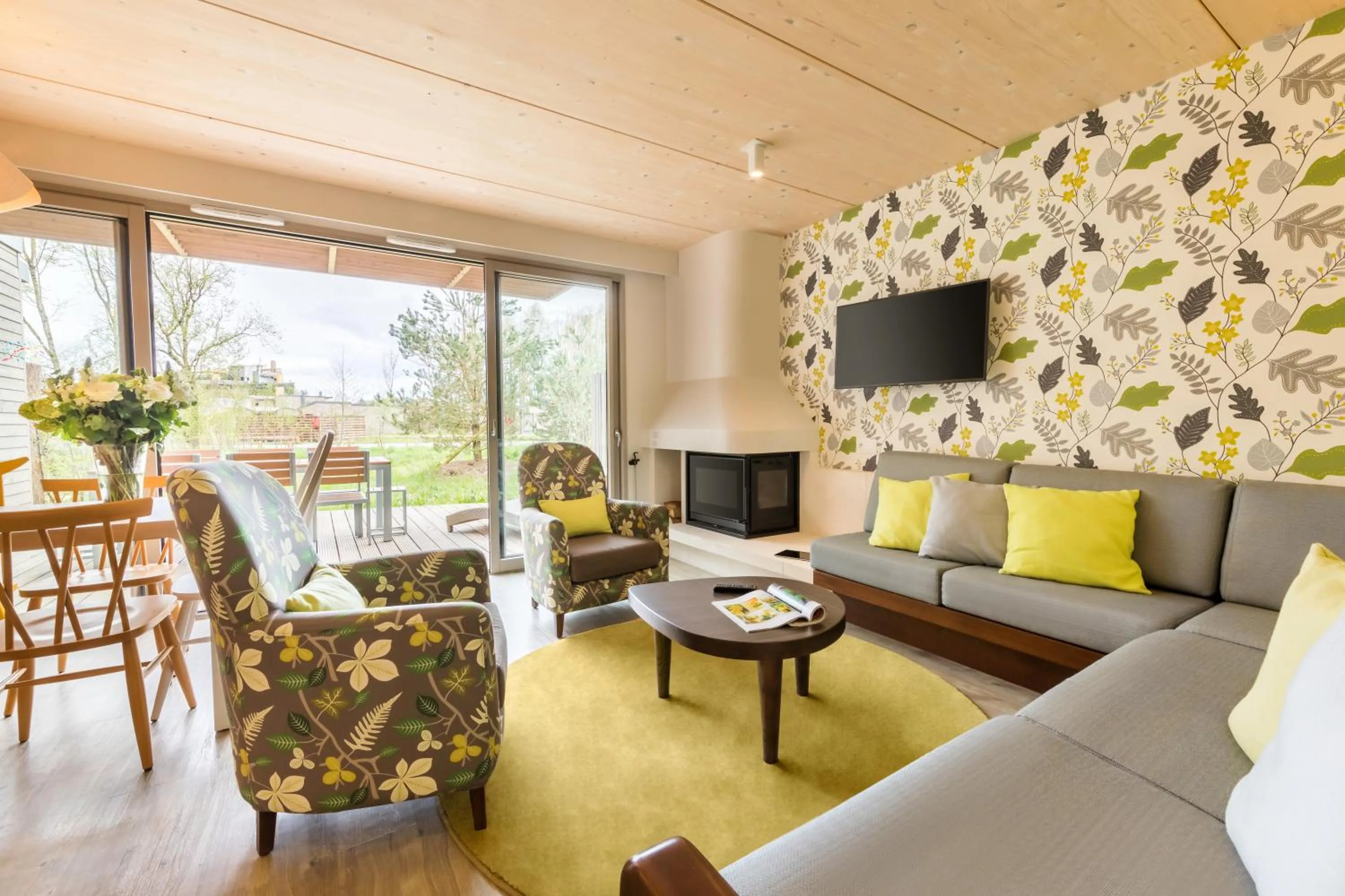 Communal lounge/ TV room in Center Parcs Villages Nature Paris