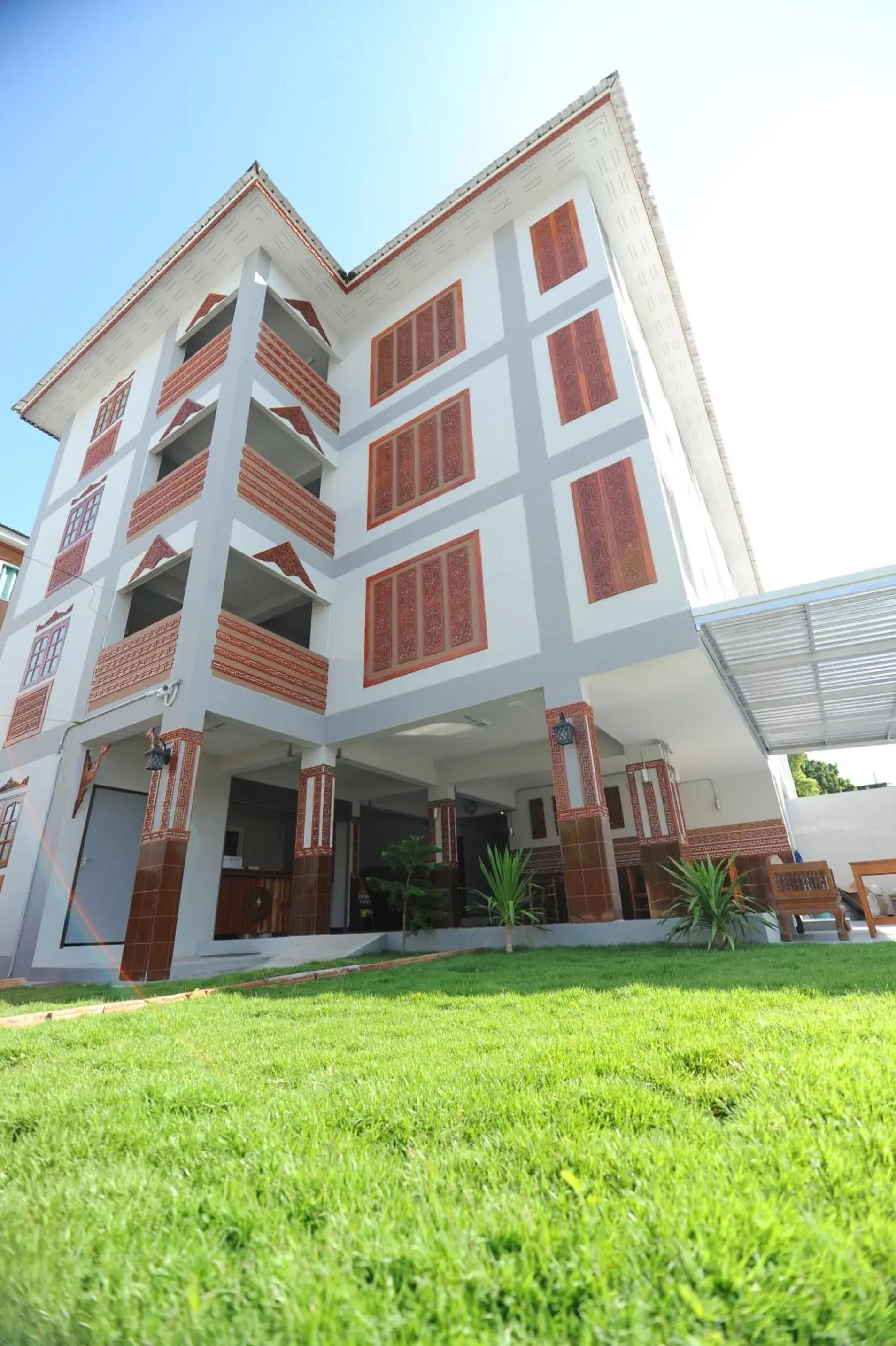 Facade/entrance in Nanya Hotel Chiang Mai Facade/entrance in Nanya Hotel Chiang Mai