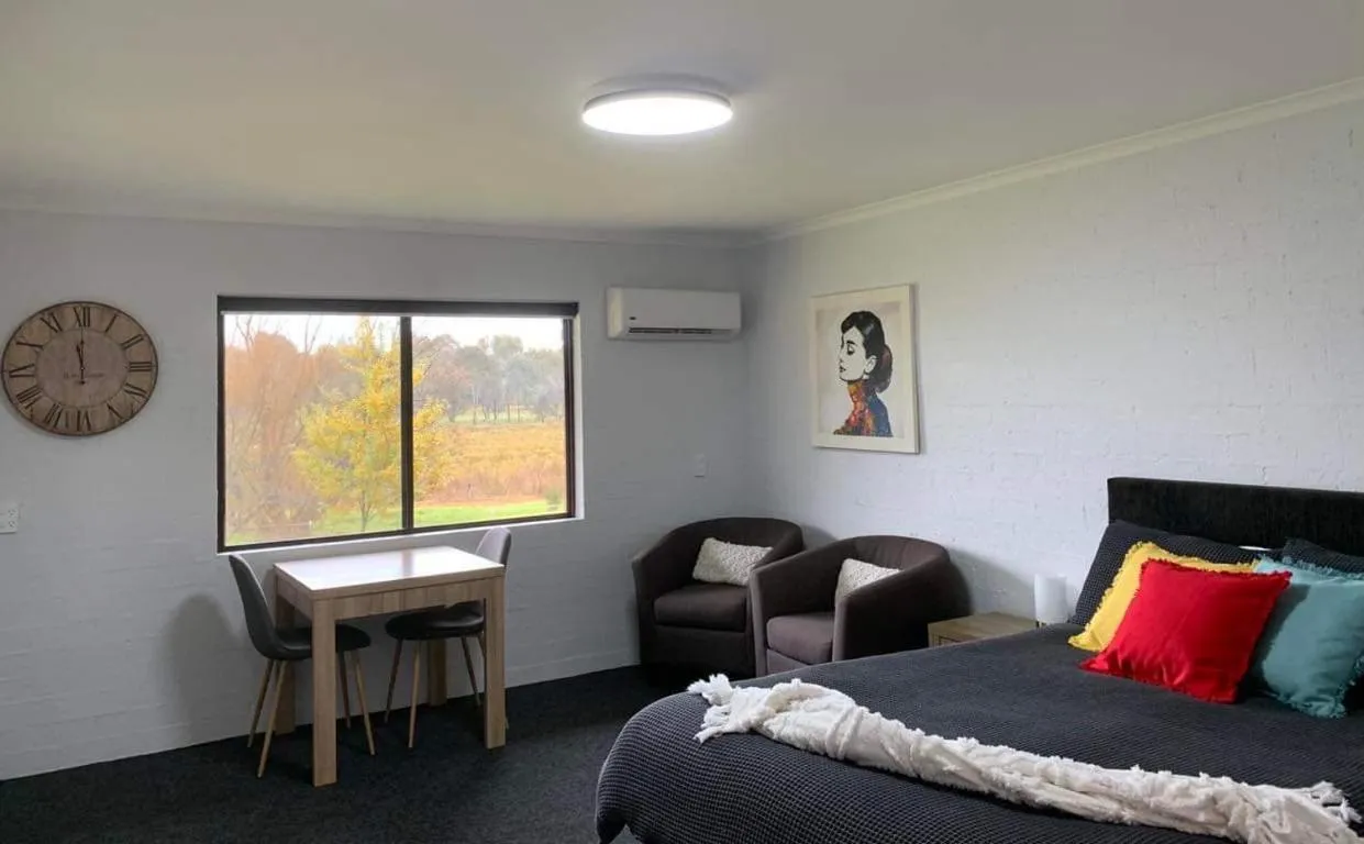 Colonial Inn Guest Rooms