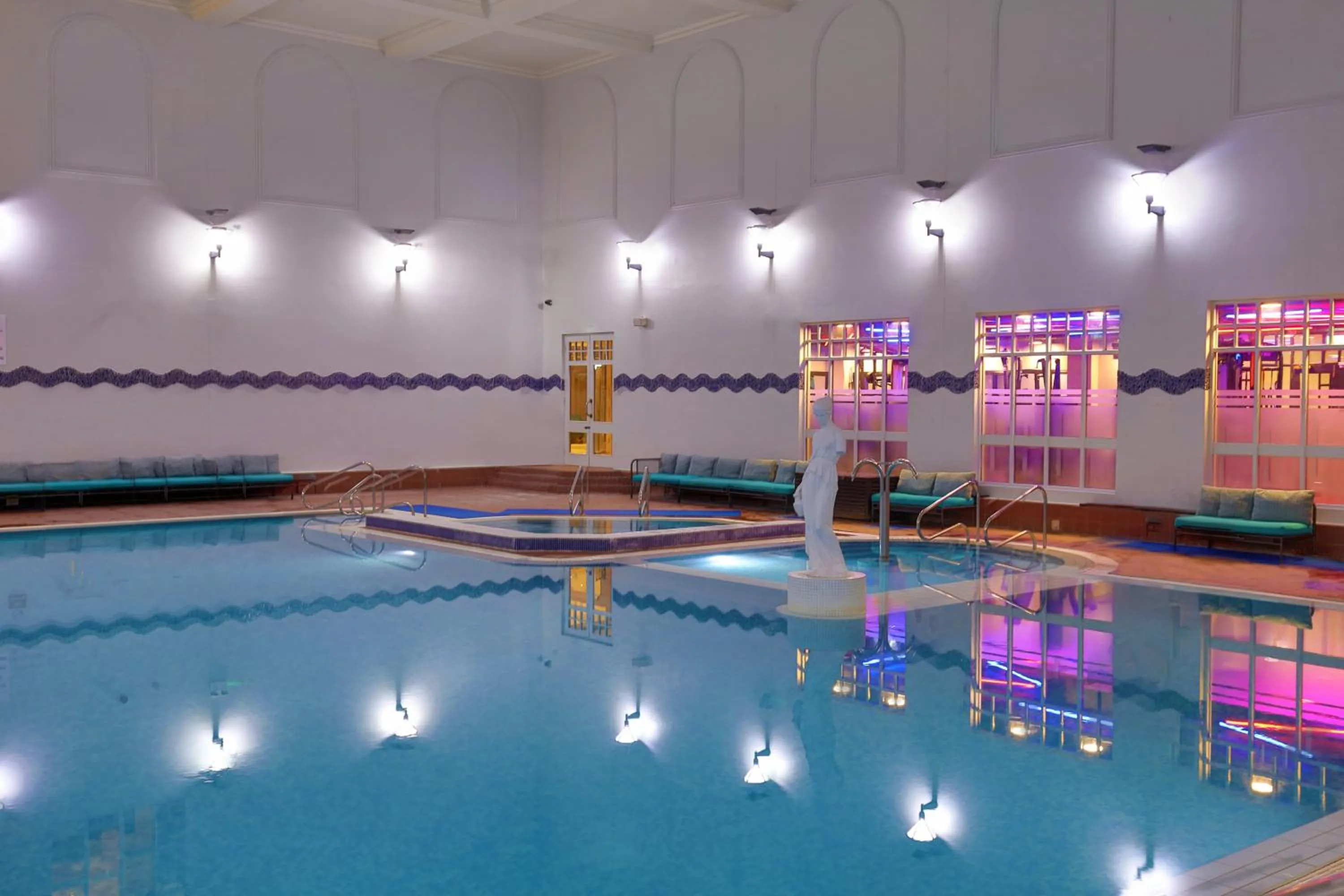 Swimming pool in Belton Woods Hotel, Spa & Golf Resort